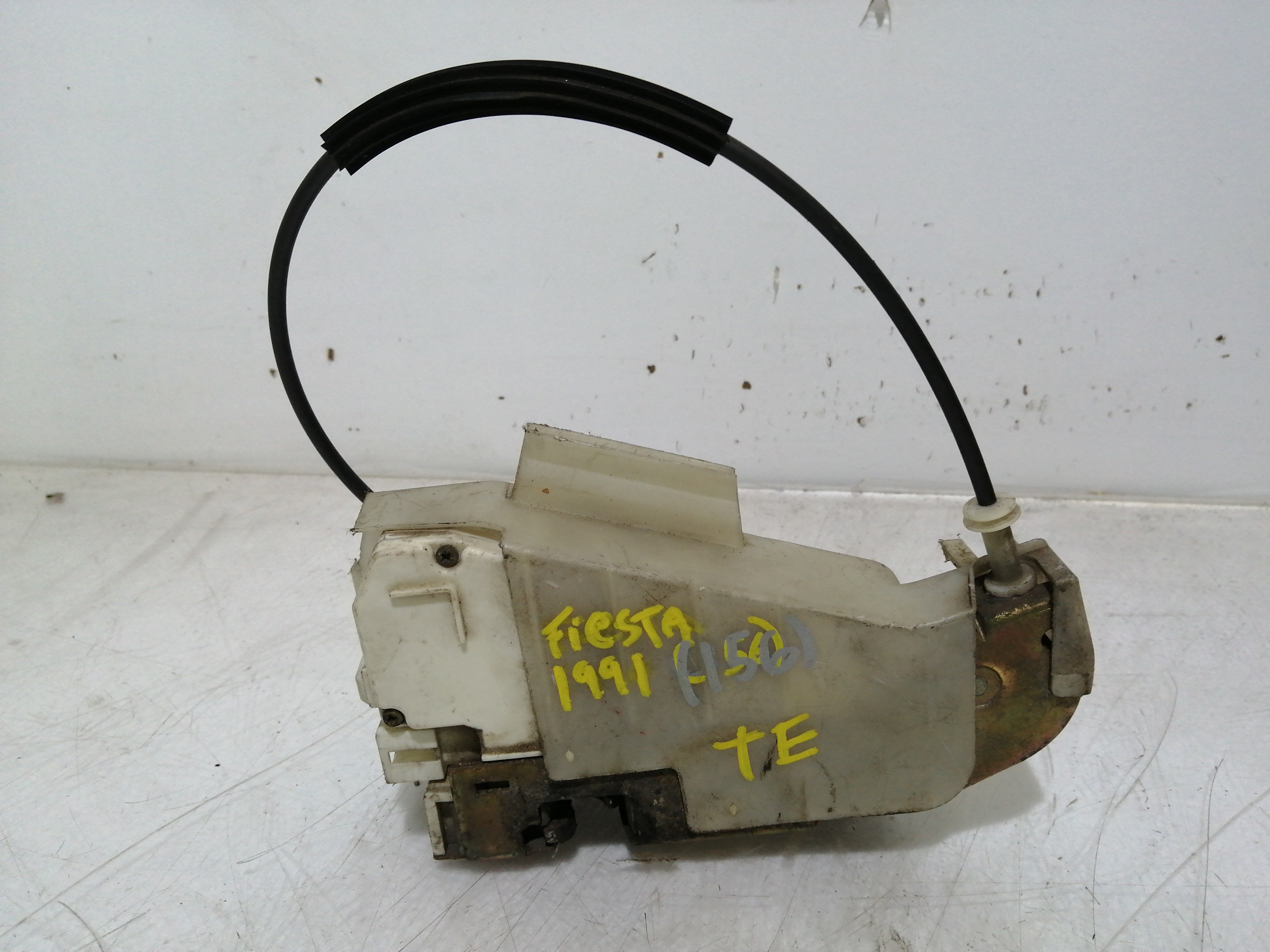 Fecho da Porta Trás Esquerdo FORD FIESTA III (GFJ) | 89 - 97 Imagem-1