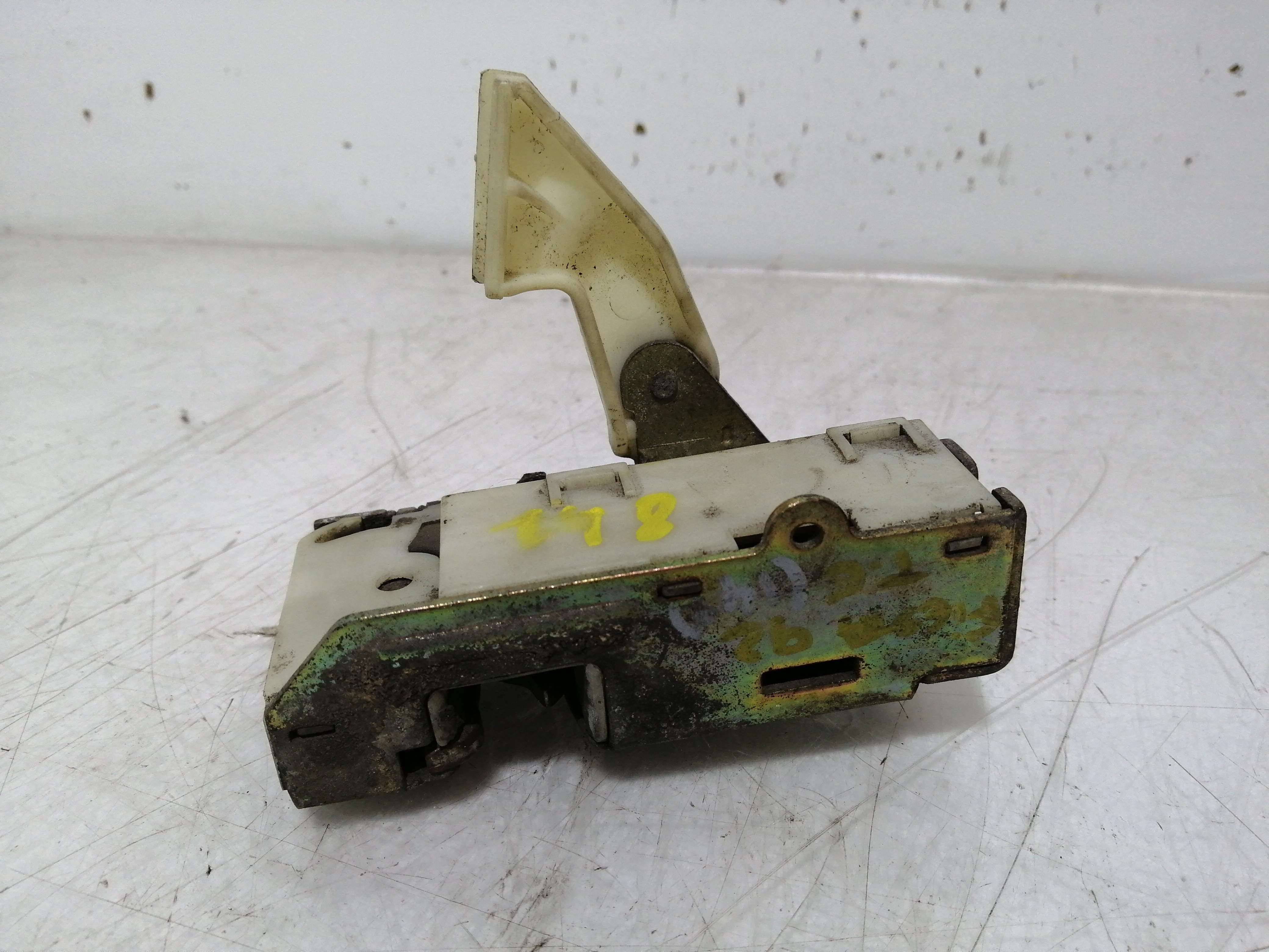 Fecho da Porta Trás Esquerdo FORD FIESTA III (GFJ) | 89 - 97