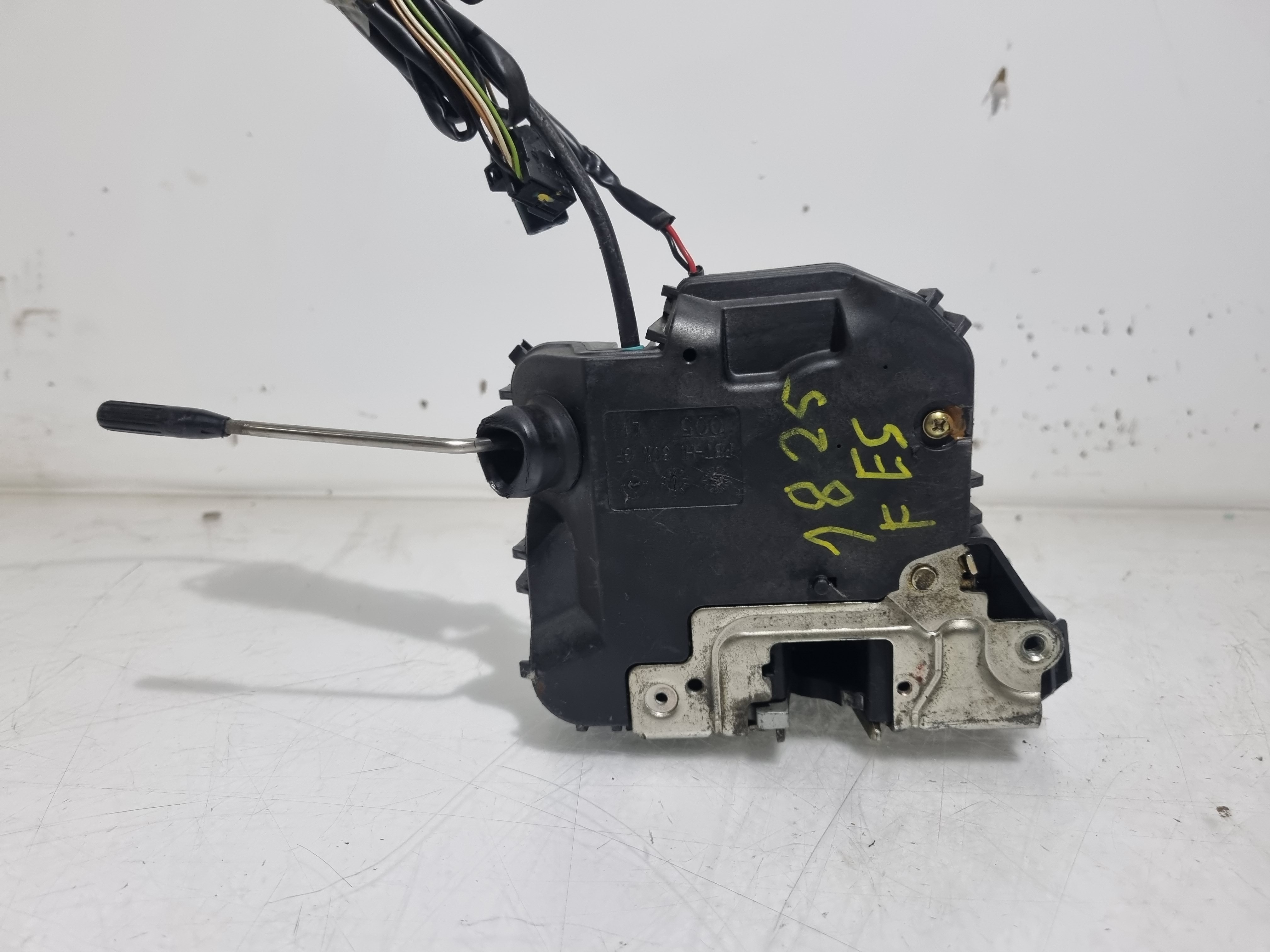 Fecho da Porta Frente Esquerdo MERCEDES-BENZ C-CLASS (W203) | 00 - 07 Imagem-1