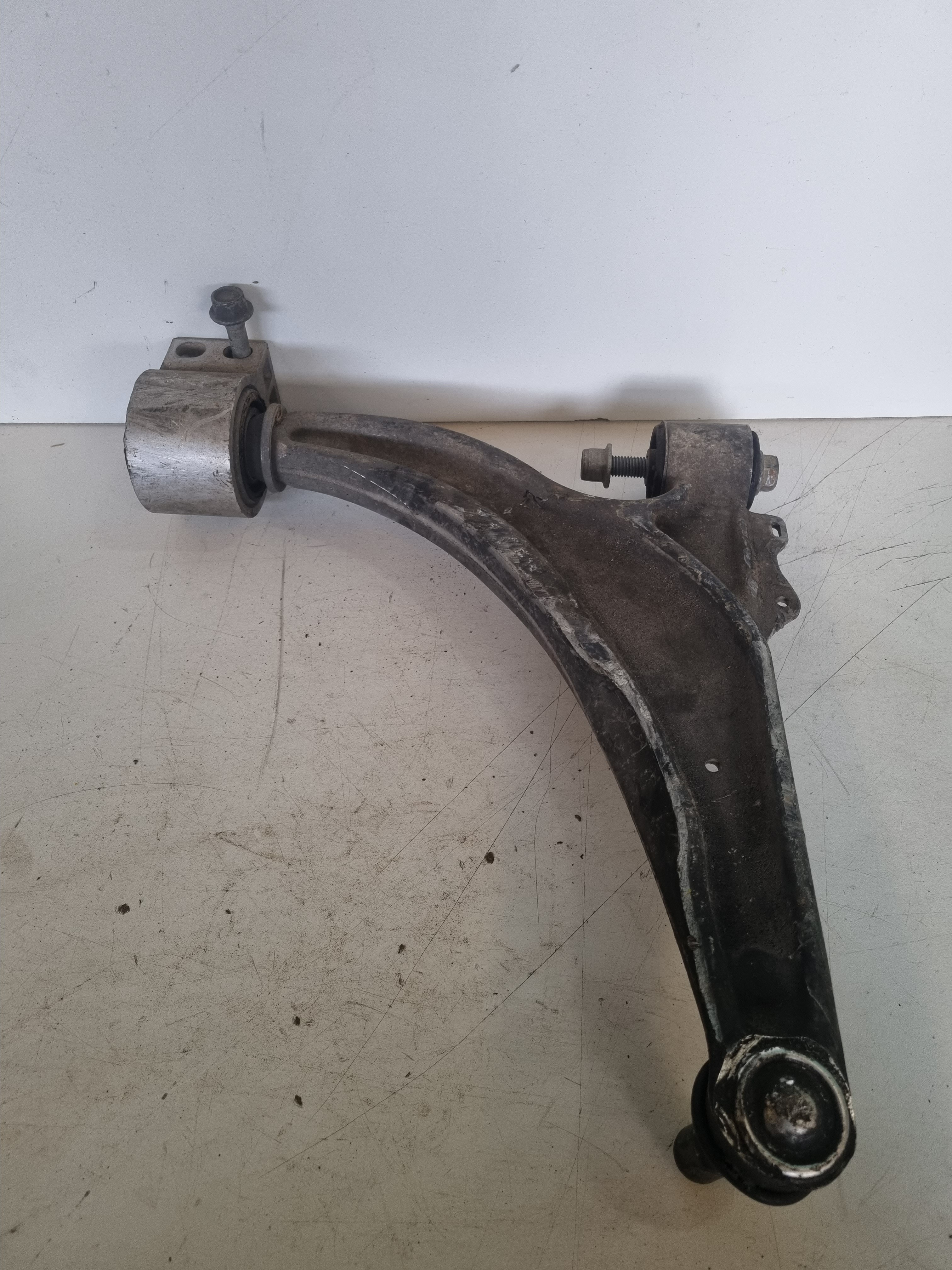 Braço de suspensão pequeno esquerdo OPEL ASTRA J (P10) | 09 - 15 Imagem-1