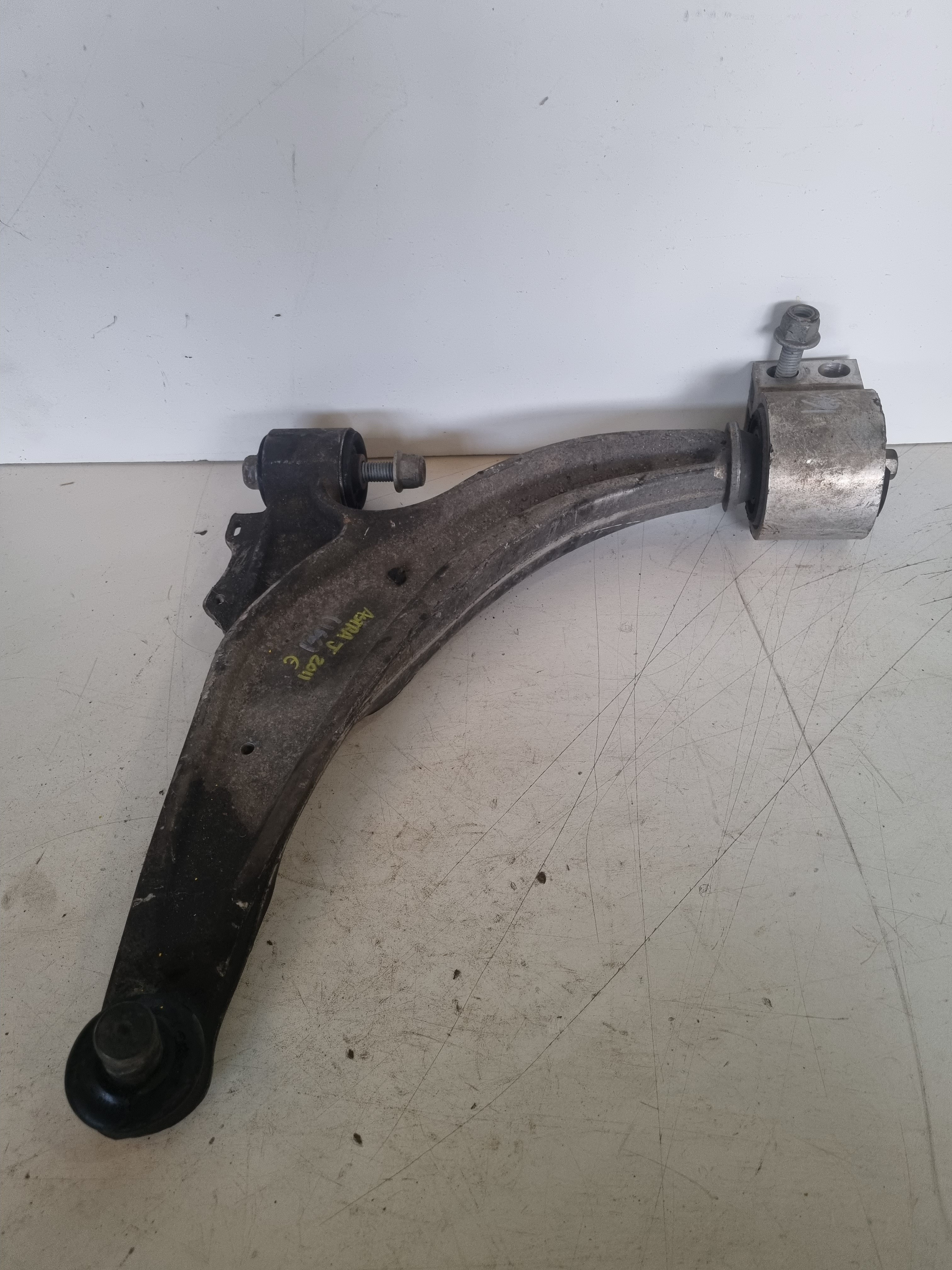 Braço de suspensão pequeno esquerdo OPEL ASTRA J (P10) | 09 - 15