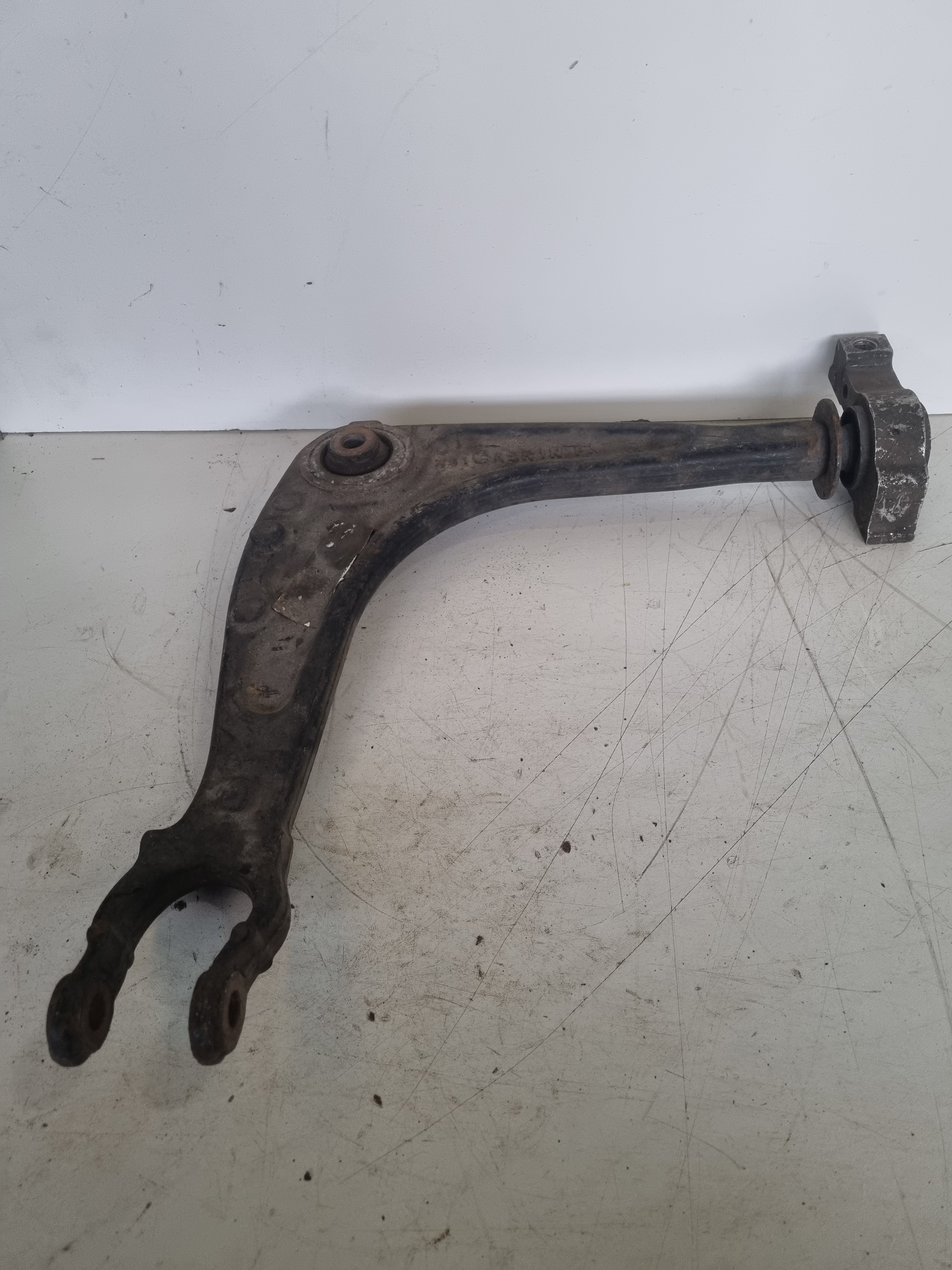 Braço de suspensão pequeno esquerdo PEUGEOT 407 SW (6E_) | 04 - 11