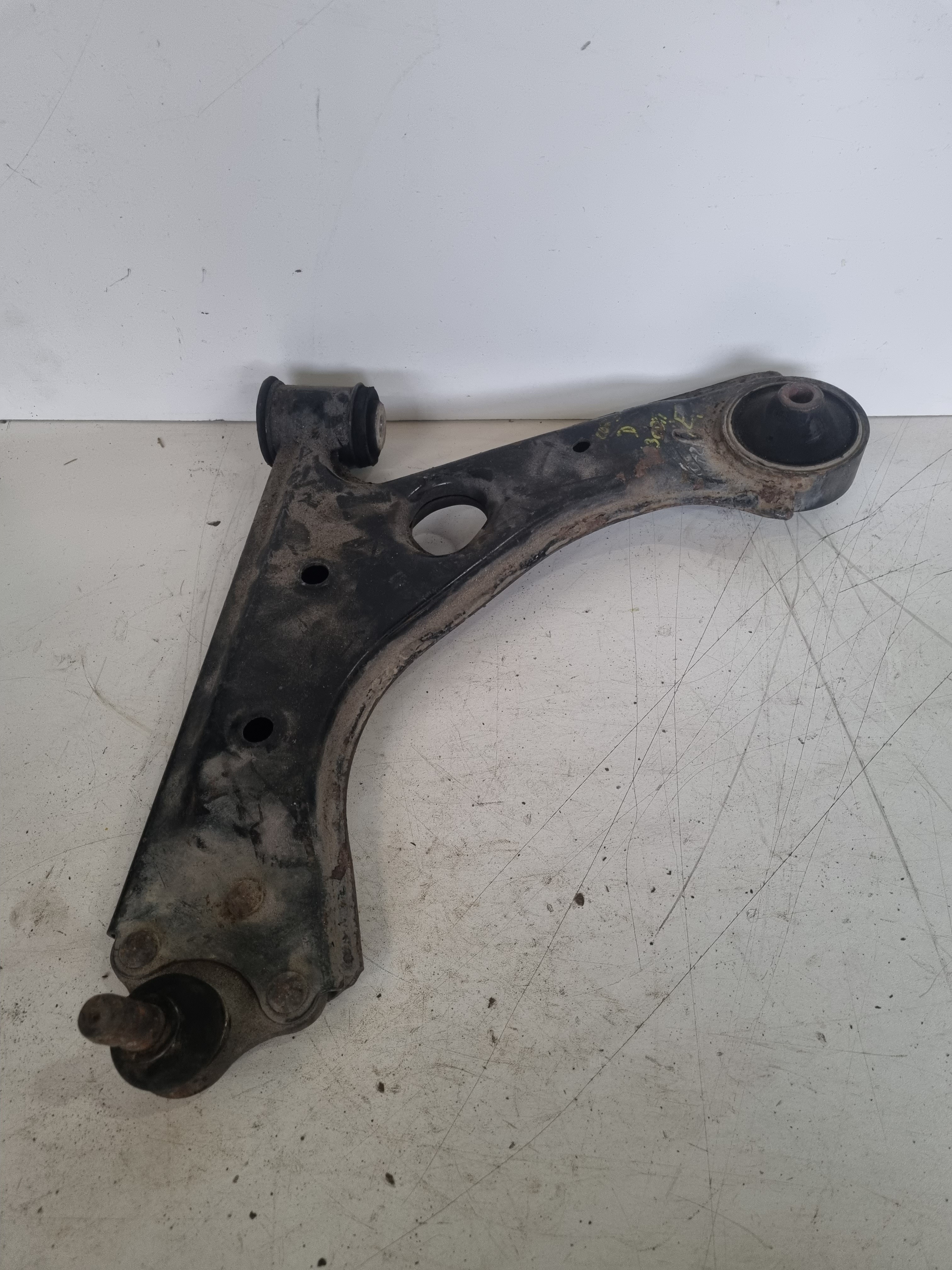 Braço de suspensão pequeno esquerdo OPEL CORSA D (S07) | 06 - 14