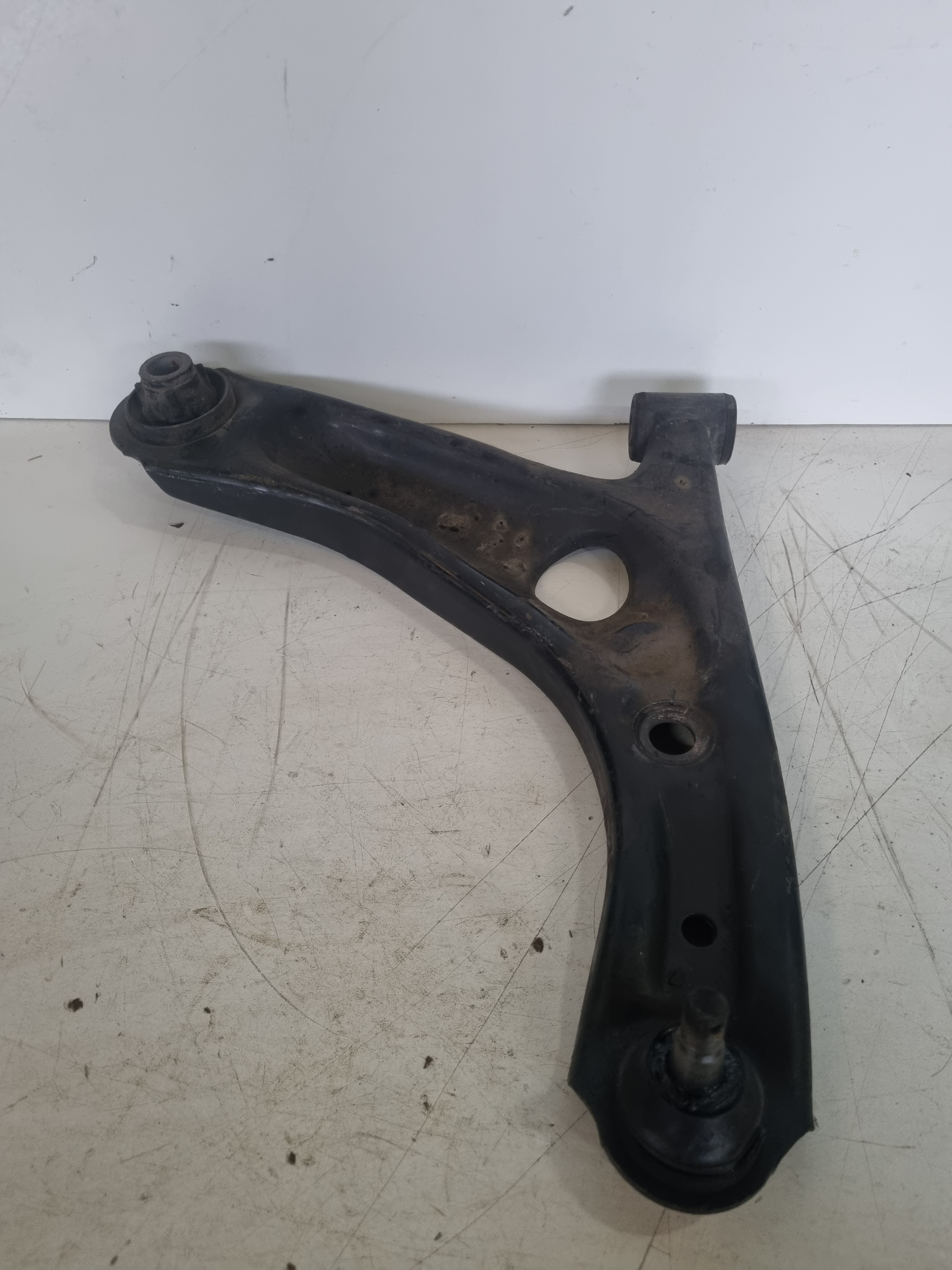 Braço de Suspensão da Roda Frente Direita PEUGEOT 107 (PM_, PN_) | 05 - 14