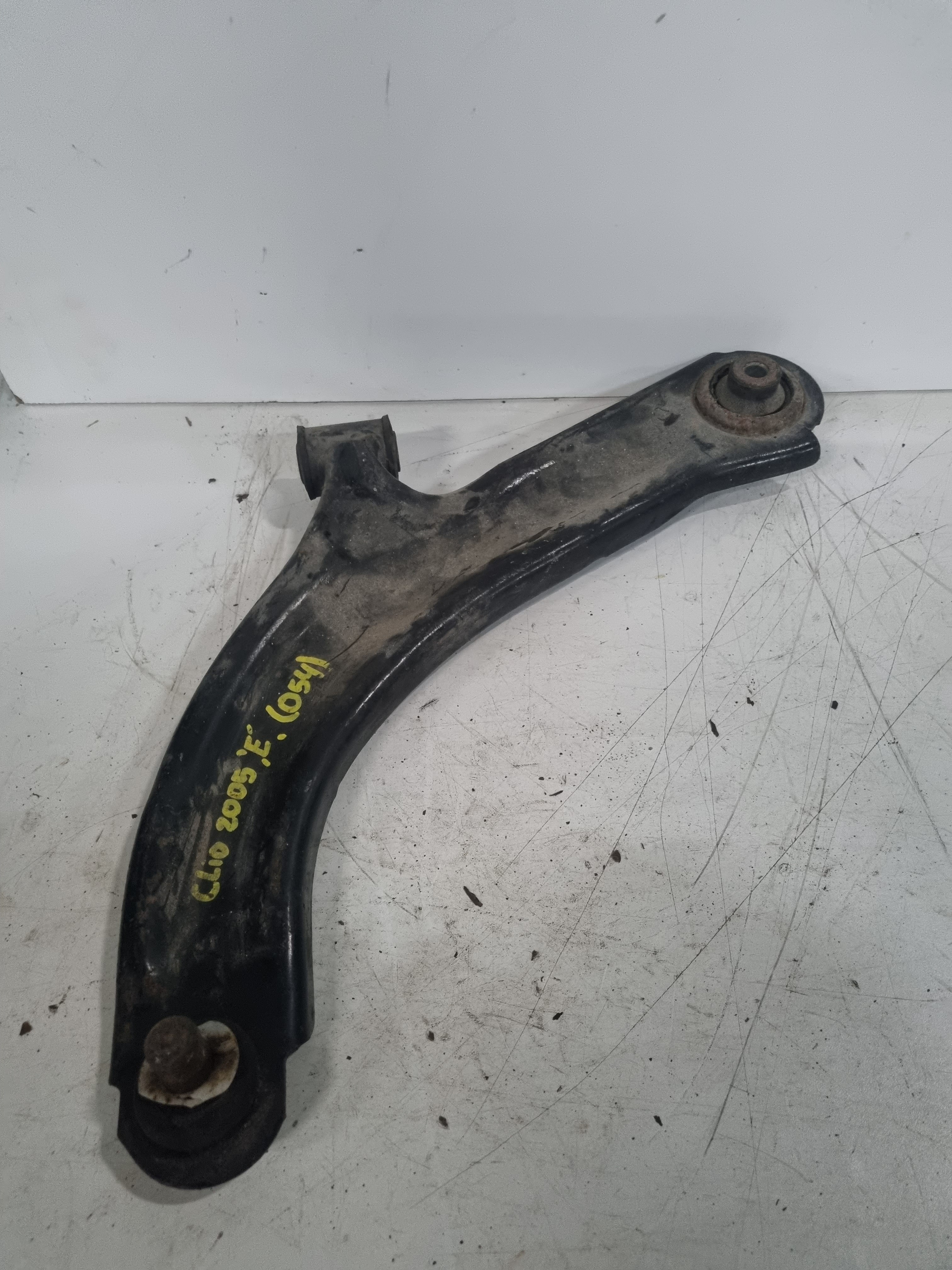 Braço de suspensão pequeno esquerdo RENAULT CLIO III (BR0/1, CR0/1) | 05 - 