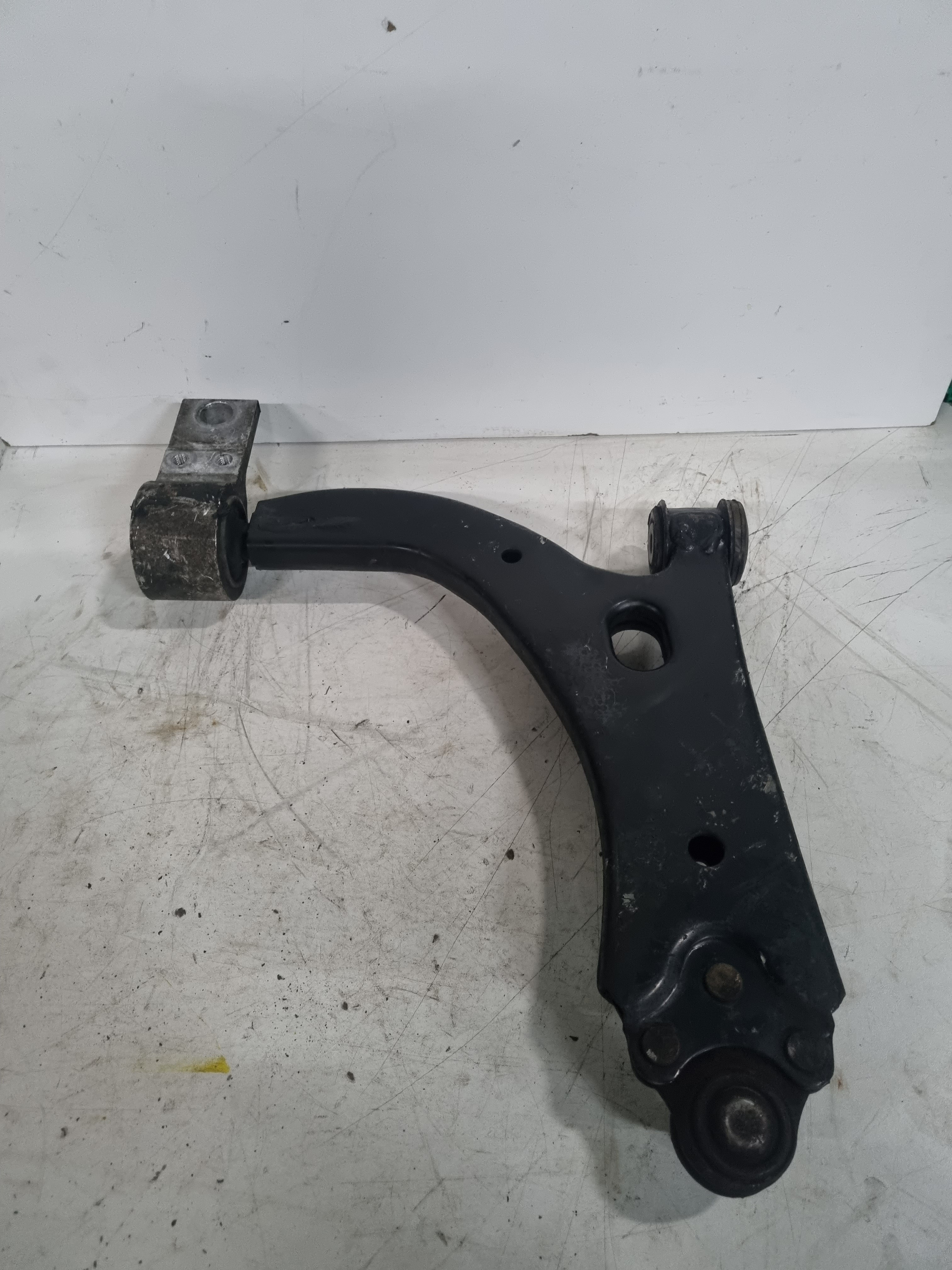 Braço de suspensão pequeno esquerdo FORD FIESTA V (JH_, JD_) | 01 - 14 Imagem-1