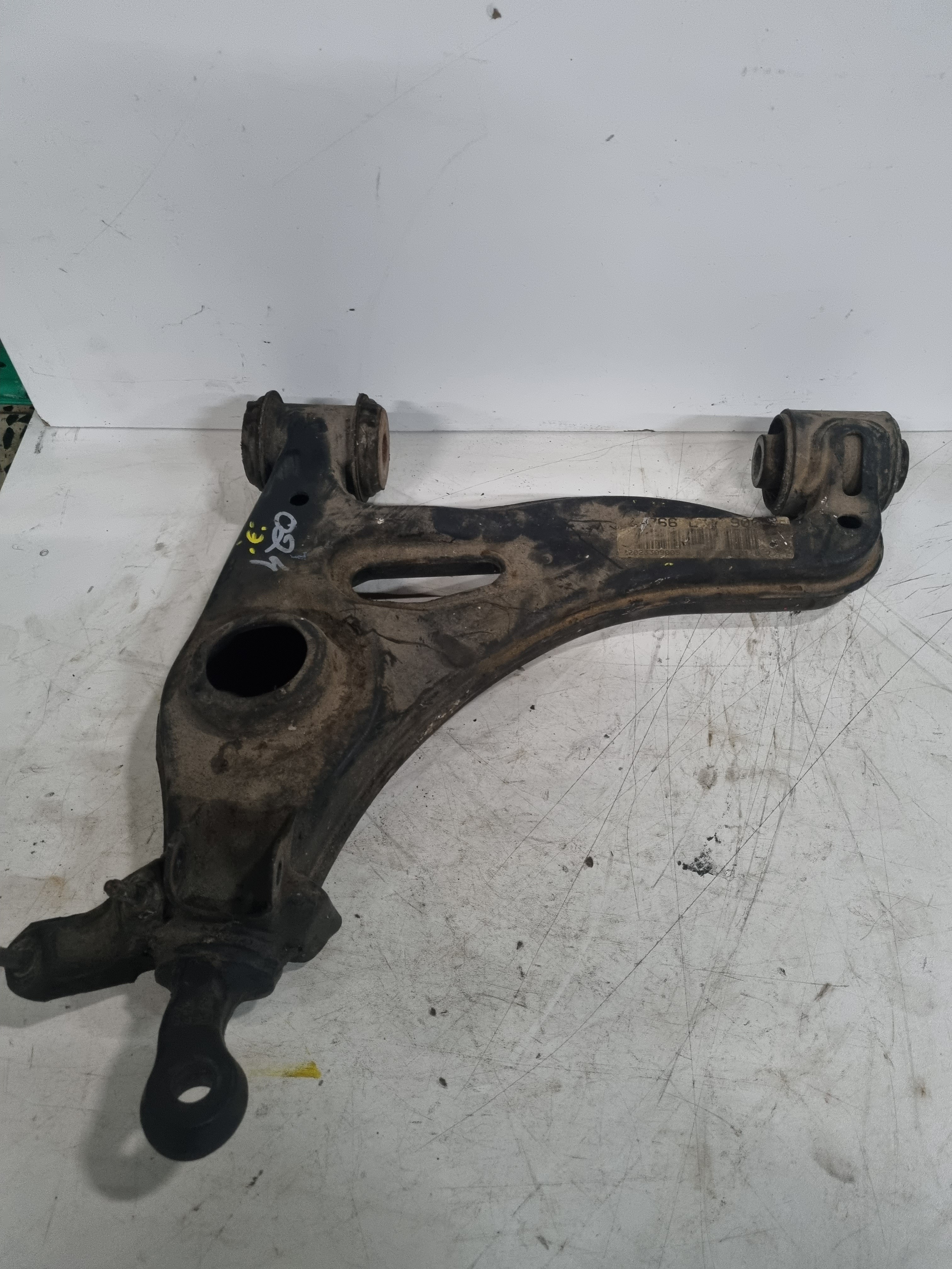 Braço de suspensão pequeno esquerdo MERCEDES-BENZ SLK (R170) | 96 - 04