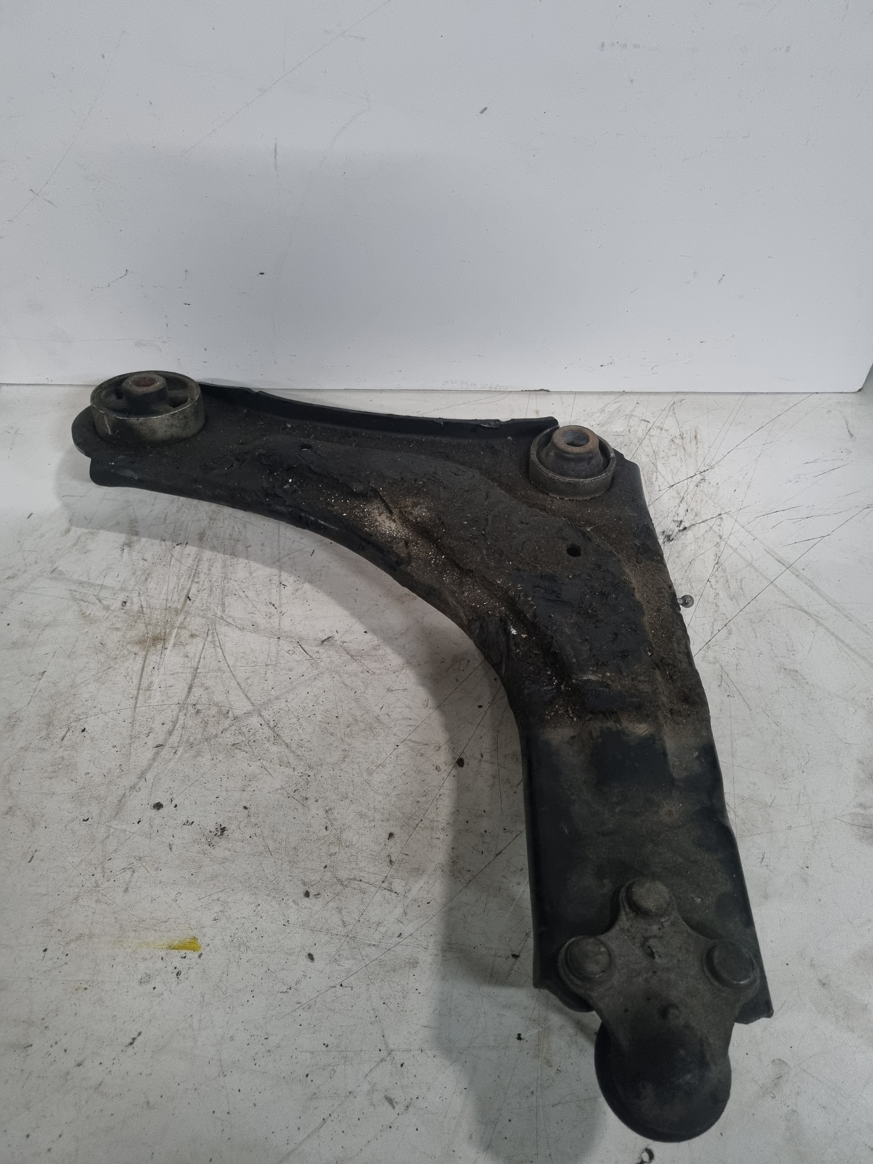 Braço de suspensão pequeno esquerdo RENAULT LAGUNA III Sport Tourer (KT0/1) | 07 - 15 Imagem-1