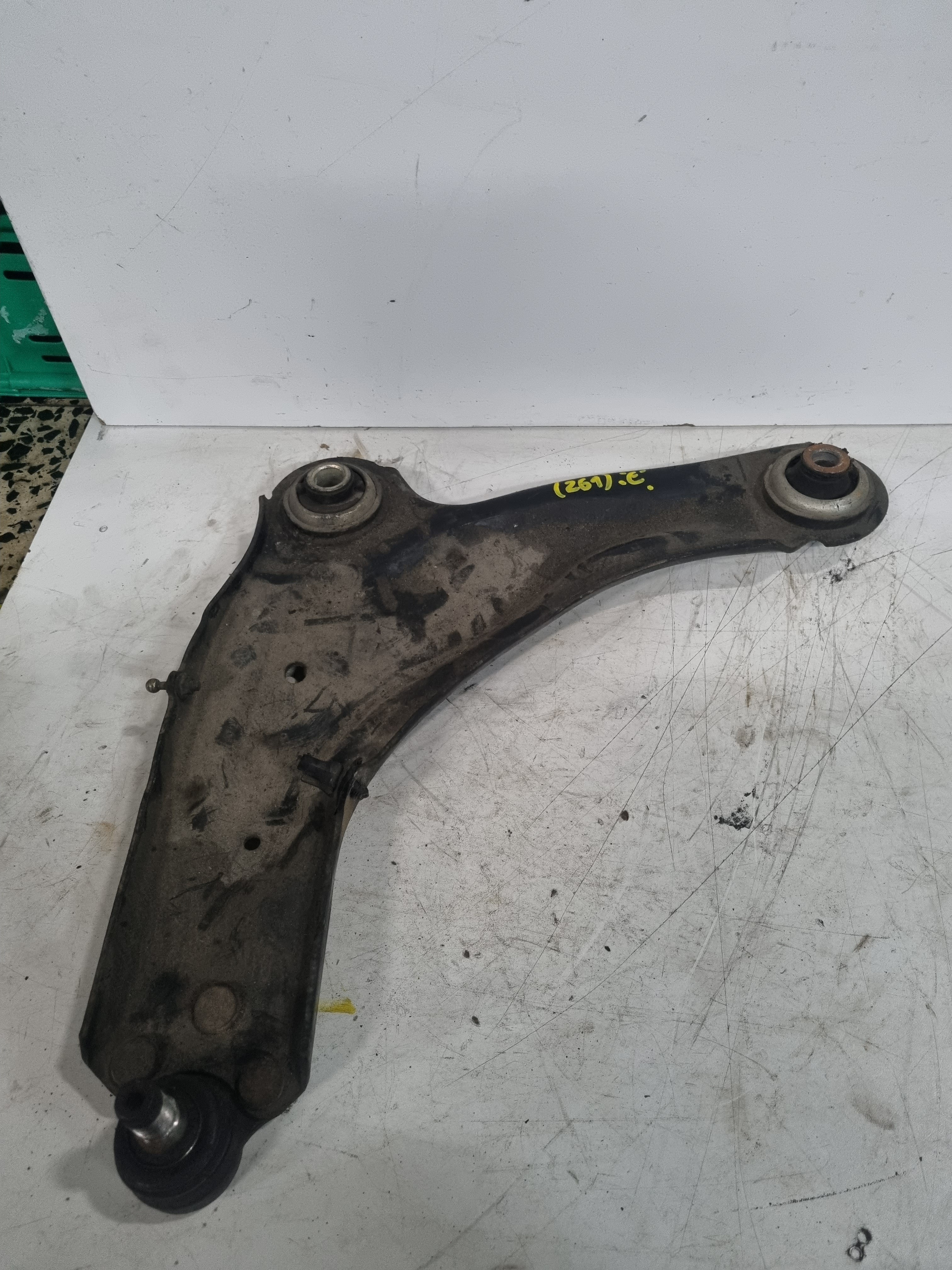 Braço de suspensão pequeno esquerdo RENAULT LAGUNA II Grandtour (KG0/1_) | 01 - 07