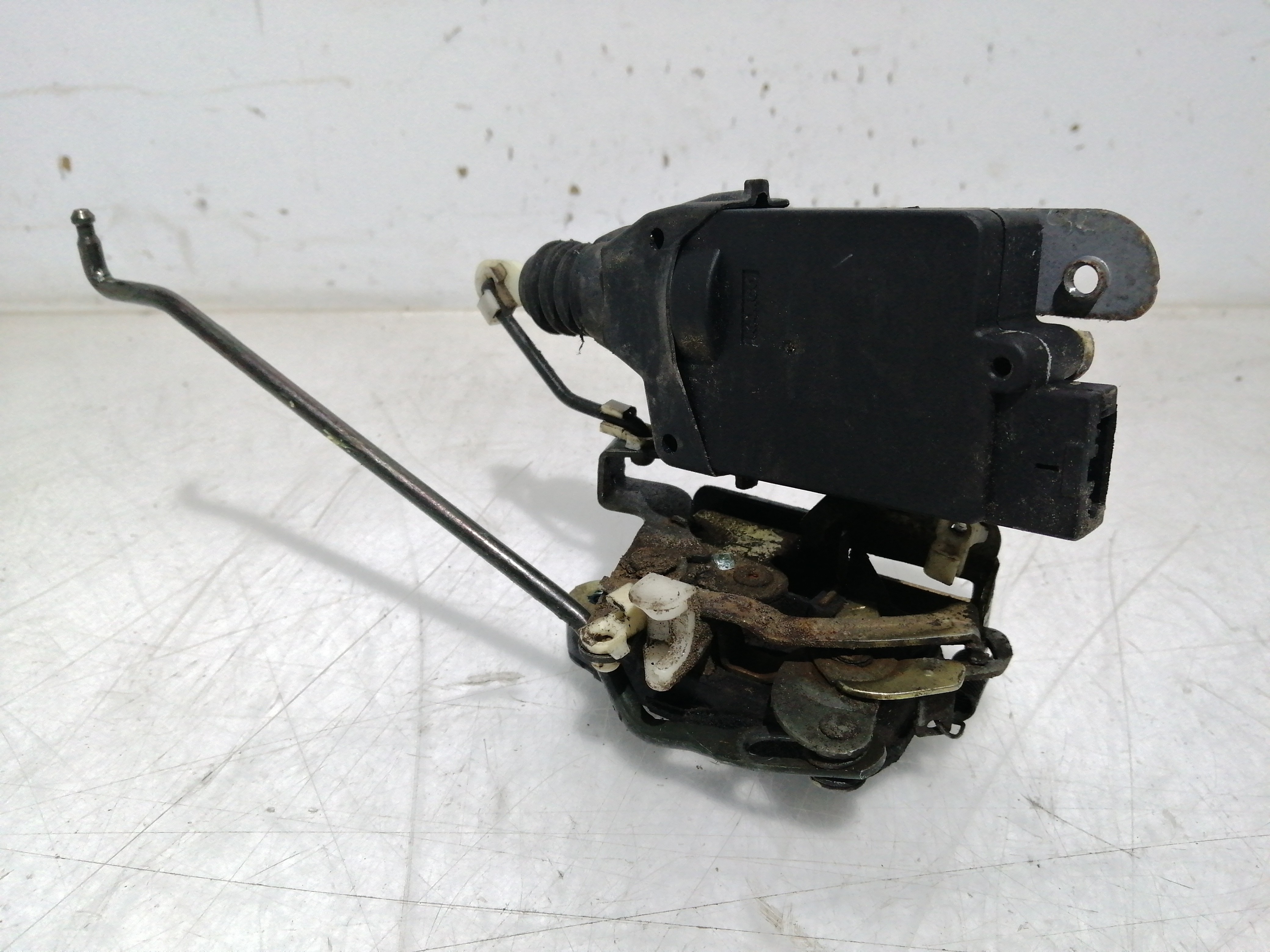 Fecho da Porta Frente Esquerdo HYUNDAI ATOS PRIME (MX) | 97 - 