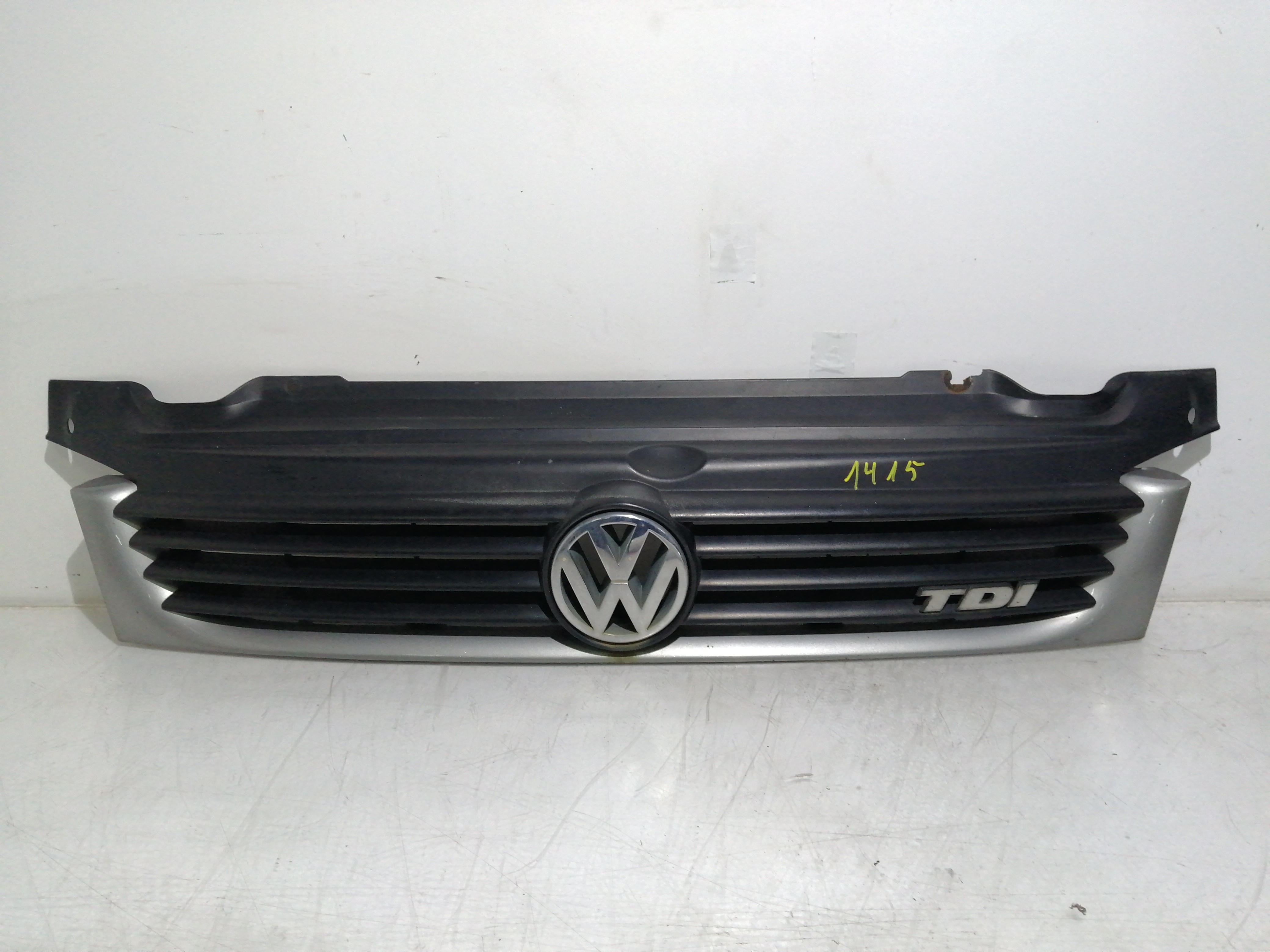 Grelha da Frente VOLKSWAGEN CARAVELLE VI (SGF, SGM, SGN, SHM, SHN) | 15 - 