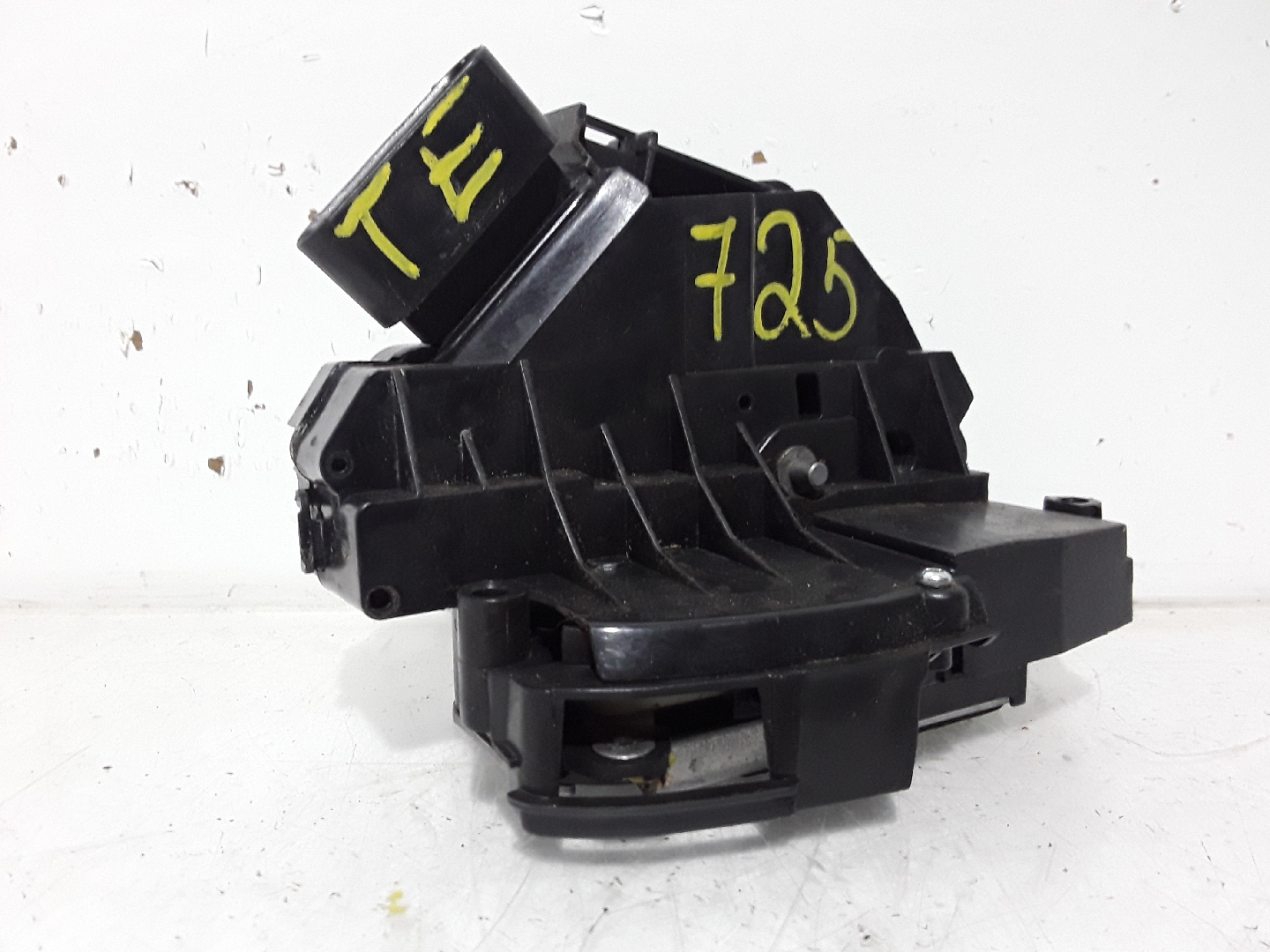 Fecho da Porta Trás Esquerdo FORD FIESTA VI (CB1, CCN) | 08 - 