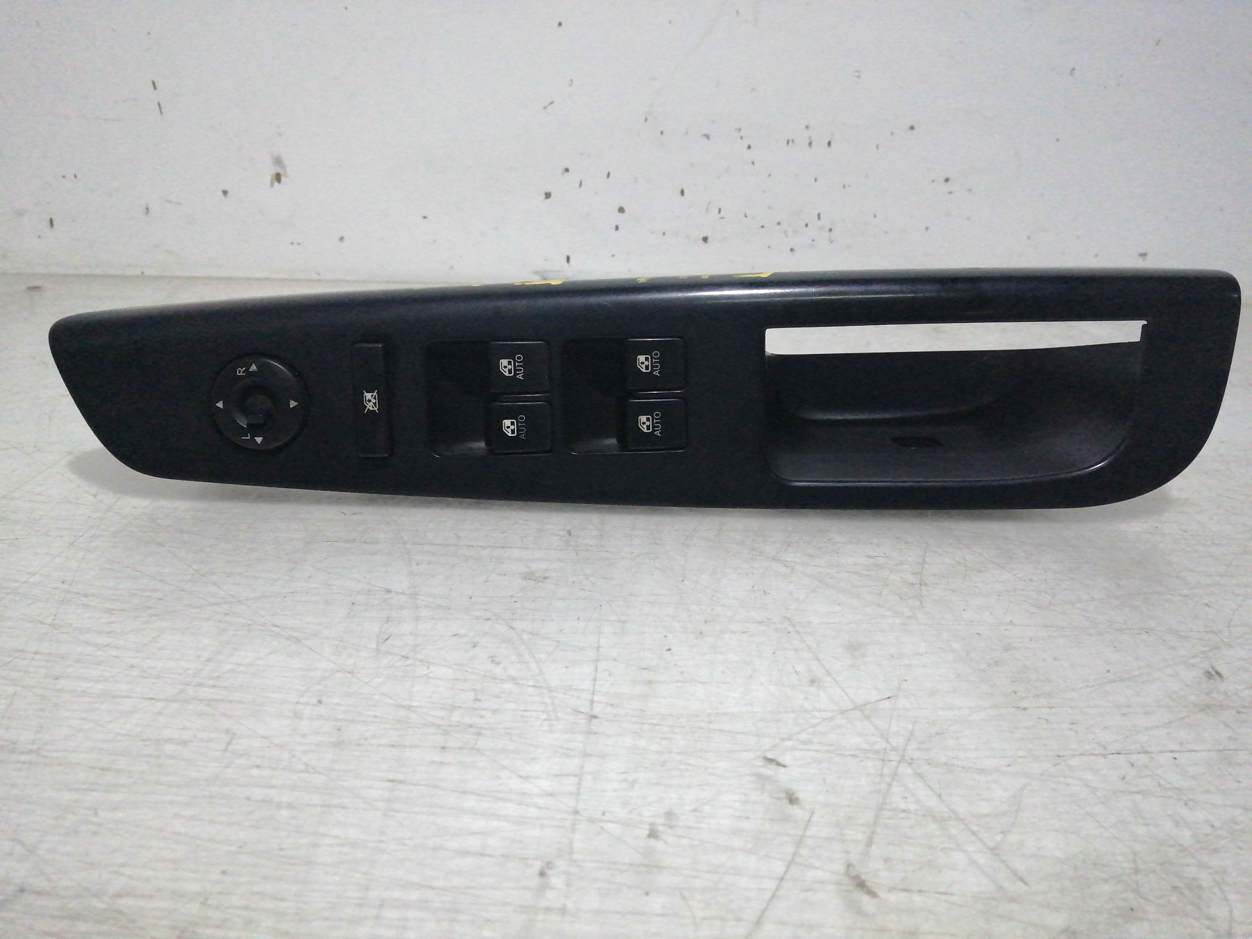 Interruptor Vidros Frente Esquerdo KIA CEED SW (ED) | 07 - 12