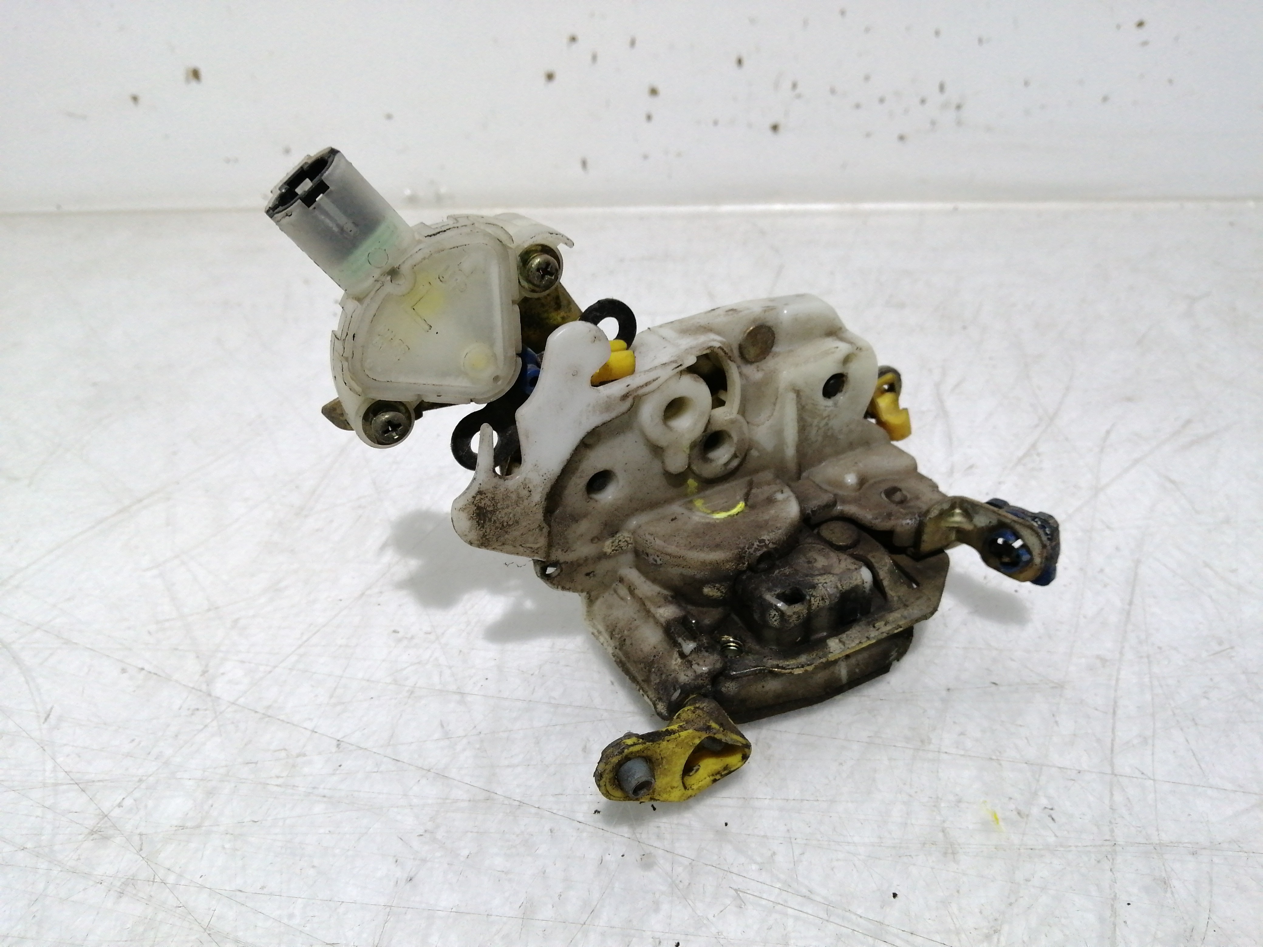 Fecho da Porta Frente Esquerdo NISSAN VANETTE CARGO Autocarro (HC 23) | 94 - 01