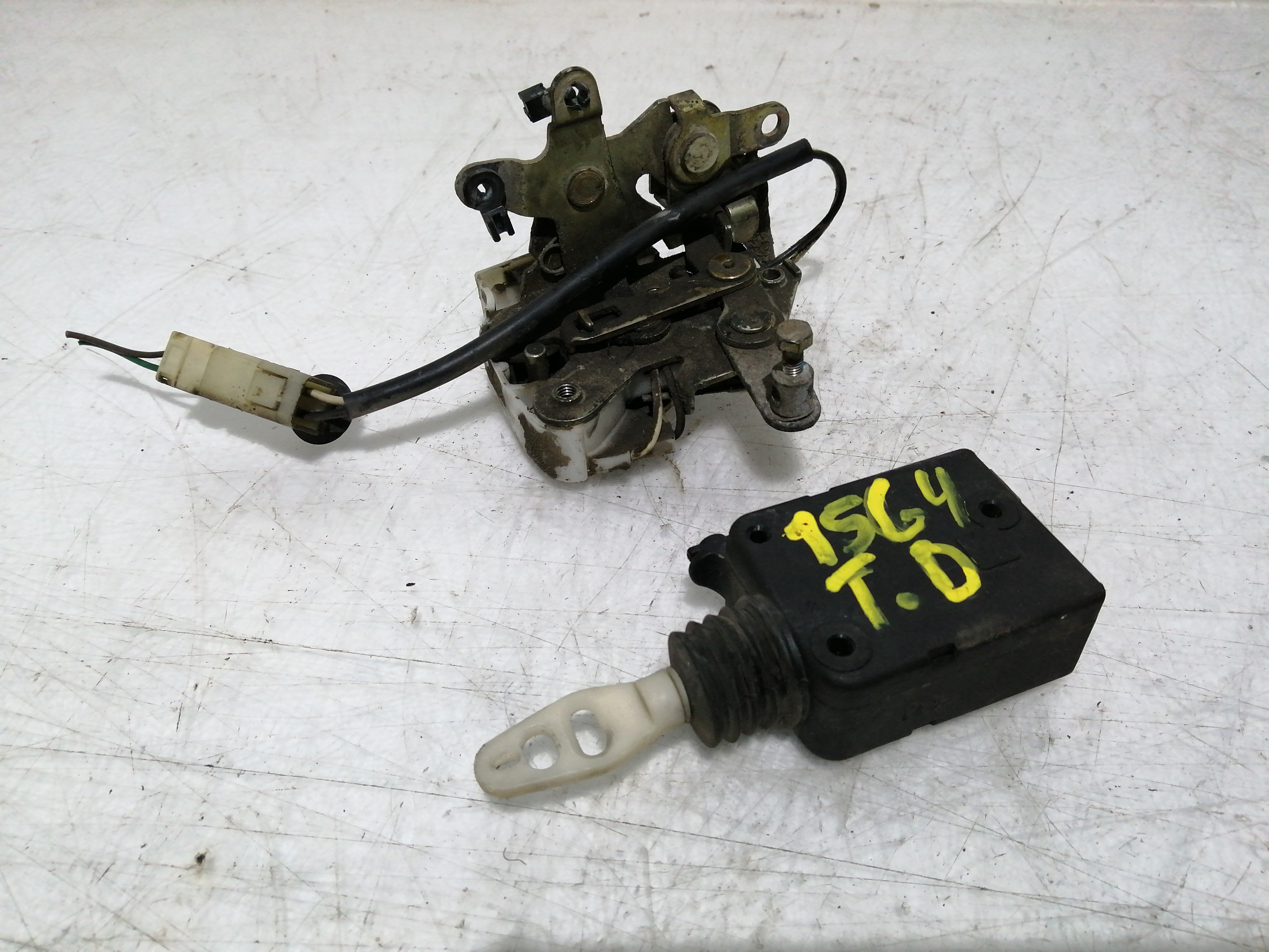 Fecho da Porta Trás Direito CITROEN BX (XB-_) | 82 - 94