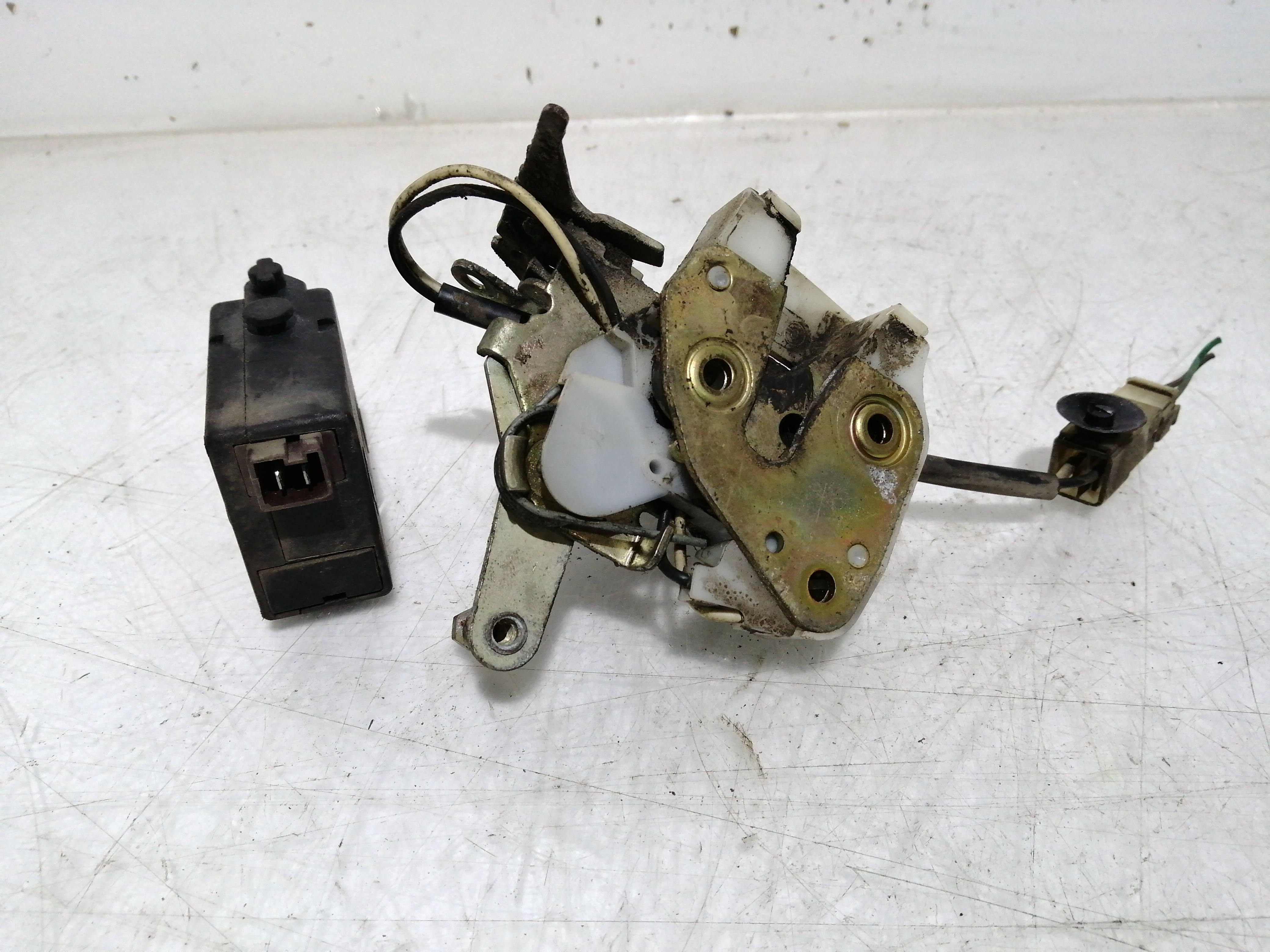 Fecho da Porta Trás Direito CITROEN BX (XB-_) | 82 - 94 Imagem-2