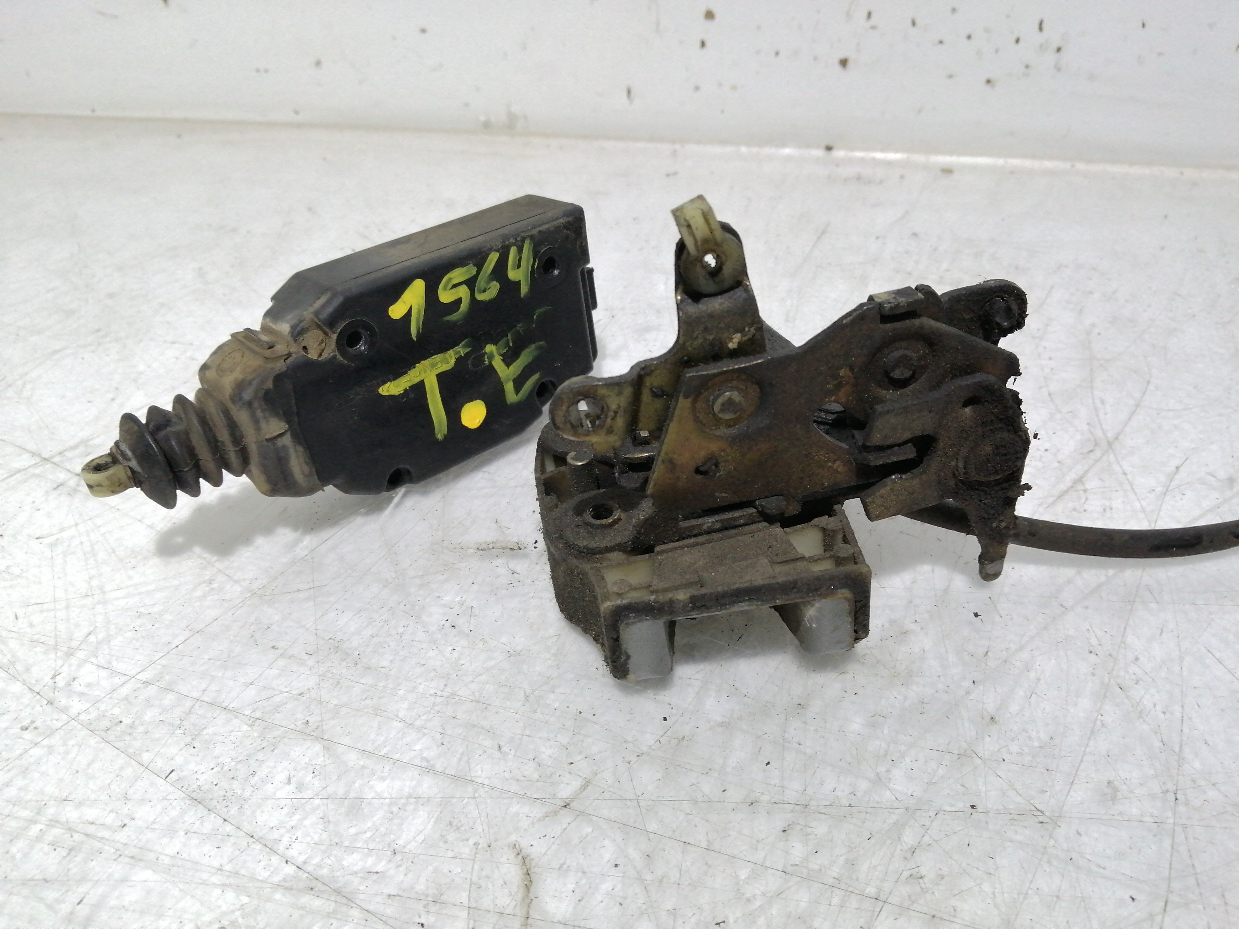 Fecho da Porta Trás Esquerdo CITROEN BX (XB-_) | 82 - 94 Imagem-1