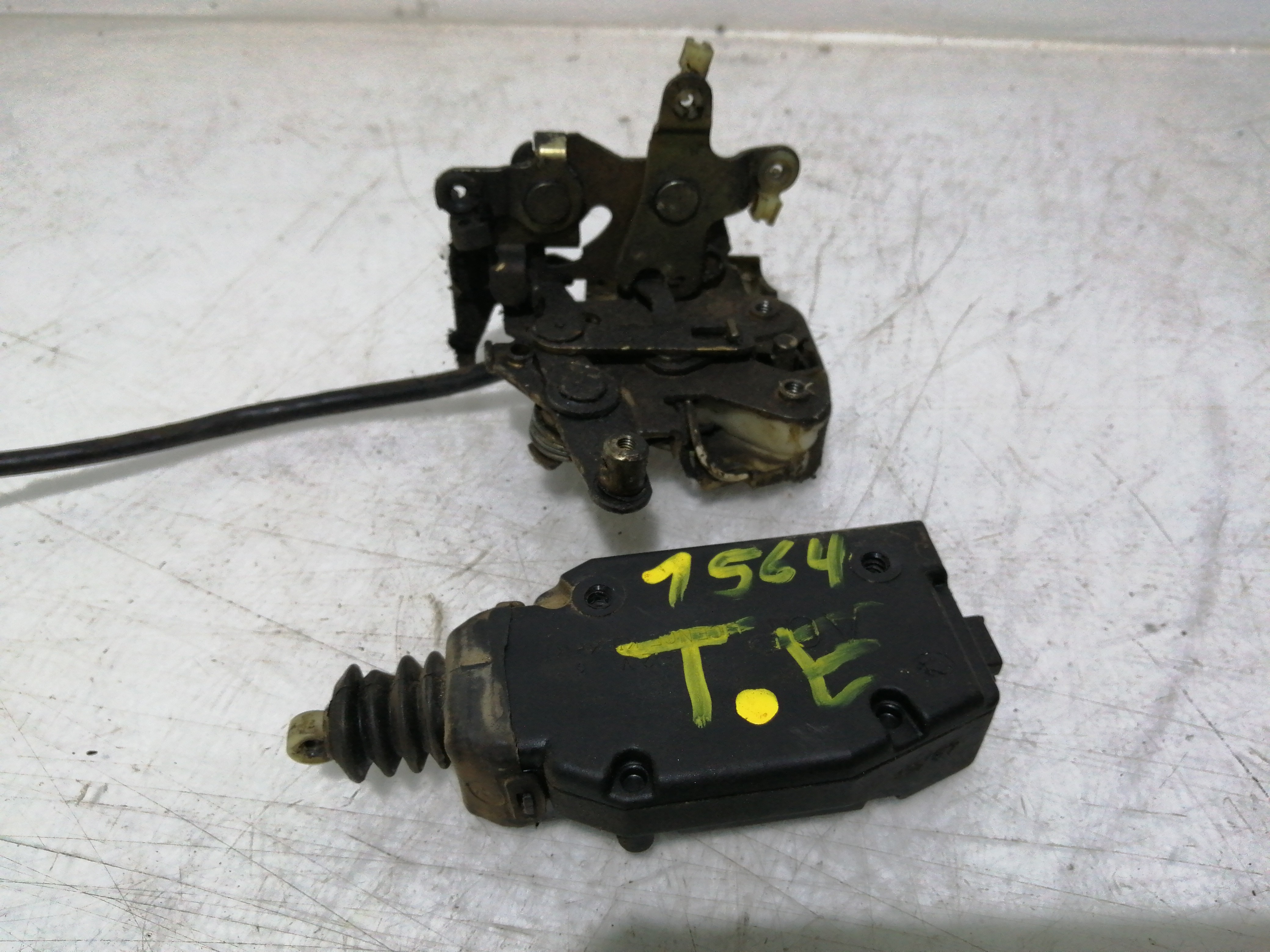 Fecho da Porta Trás Esquerdo CITROEN BX (XB-_) | 82 - 94