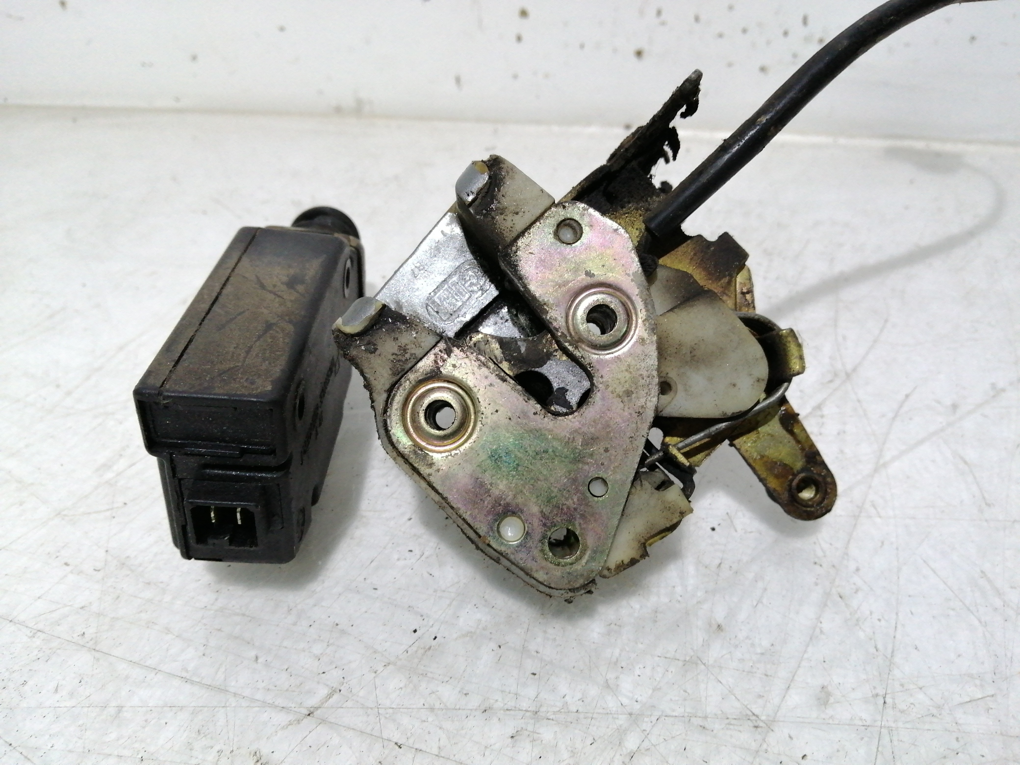 Fecho da Porta Trás Esquerdo CITROEN BX (XB-_) | 82 - 94 Imagem-2