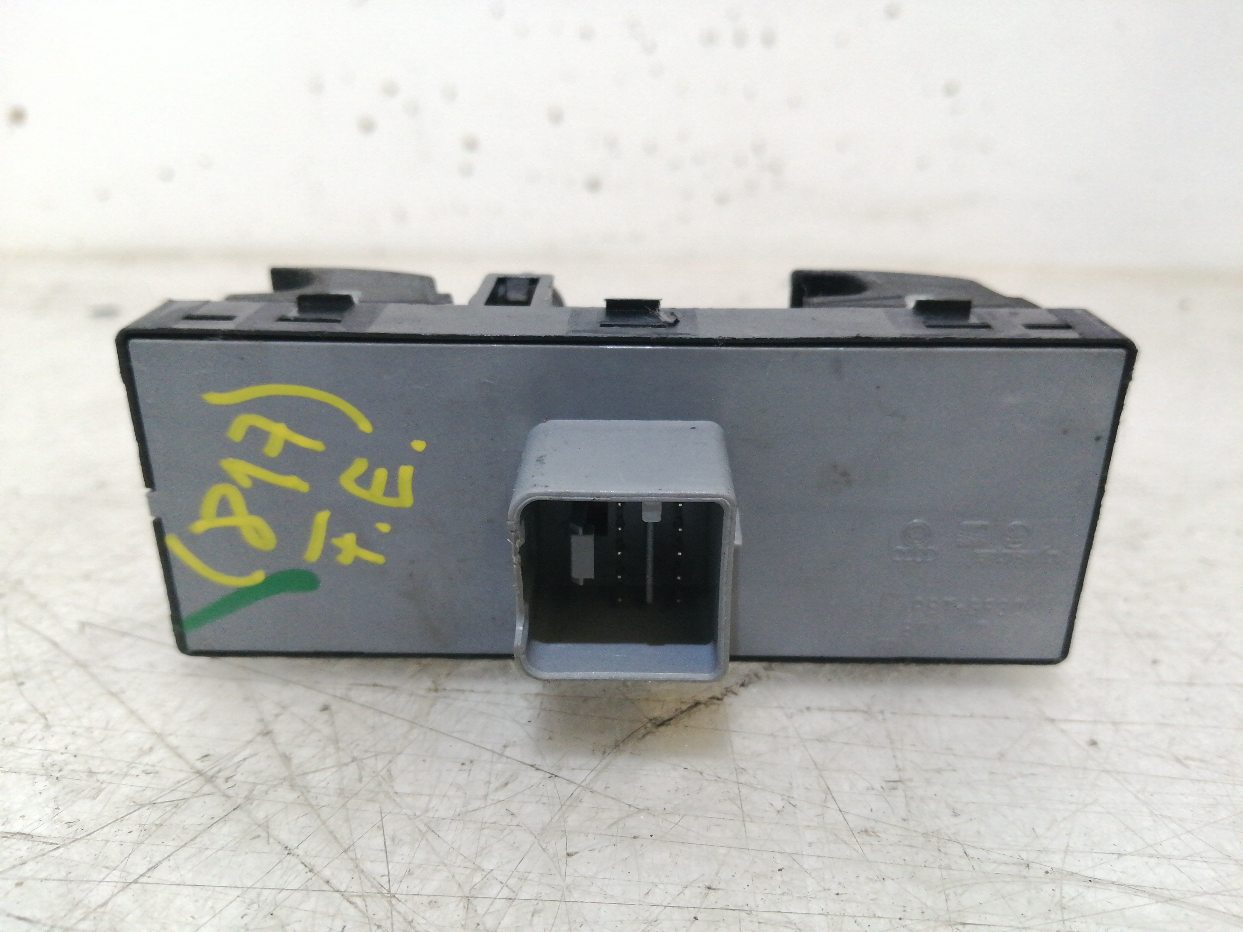 Interruptor Vidros Frente Esquerdo VOLKSWAGEN PASSAT Variant (3C5) | 05 - 11 Imagem-1