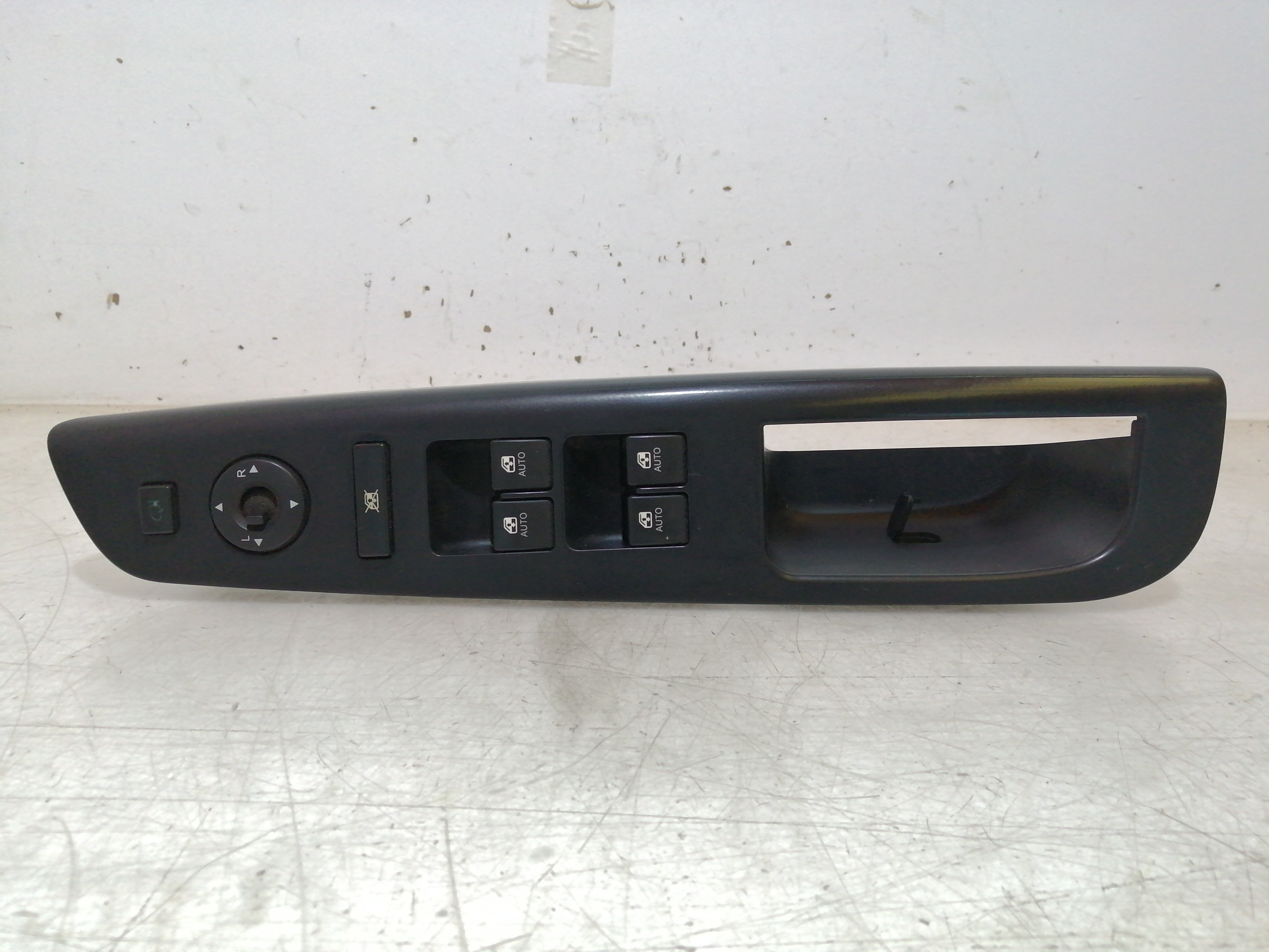Interruptor Vidros Frente Esquerdo KIA CEED SW (ED) | 07 - 12