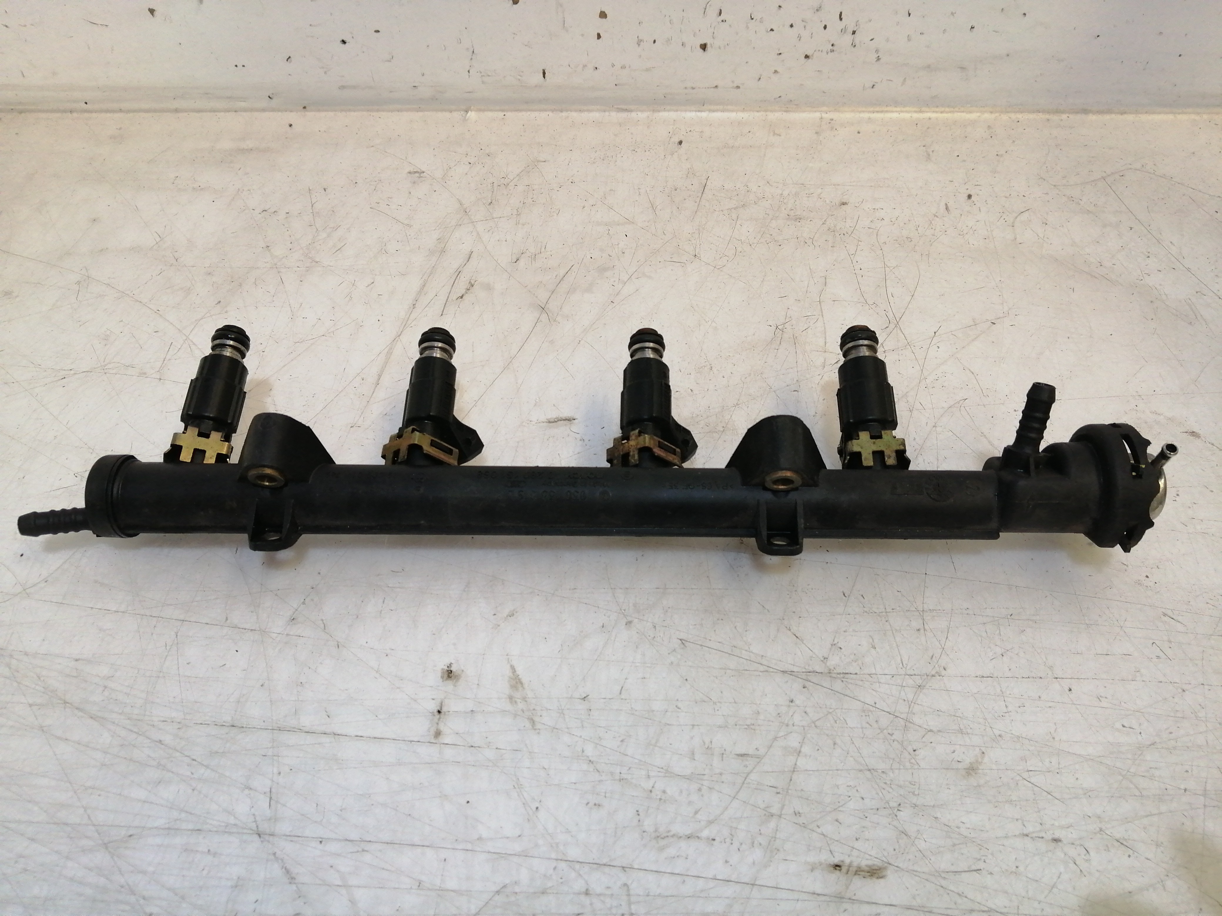 Regua Injectora VOLKSWAGEN POLO (6N1) | 94 - 99 Imagem-1