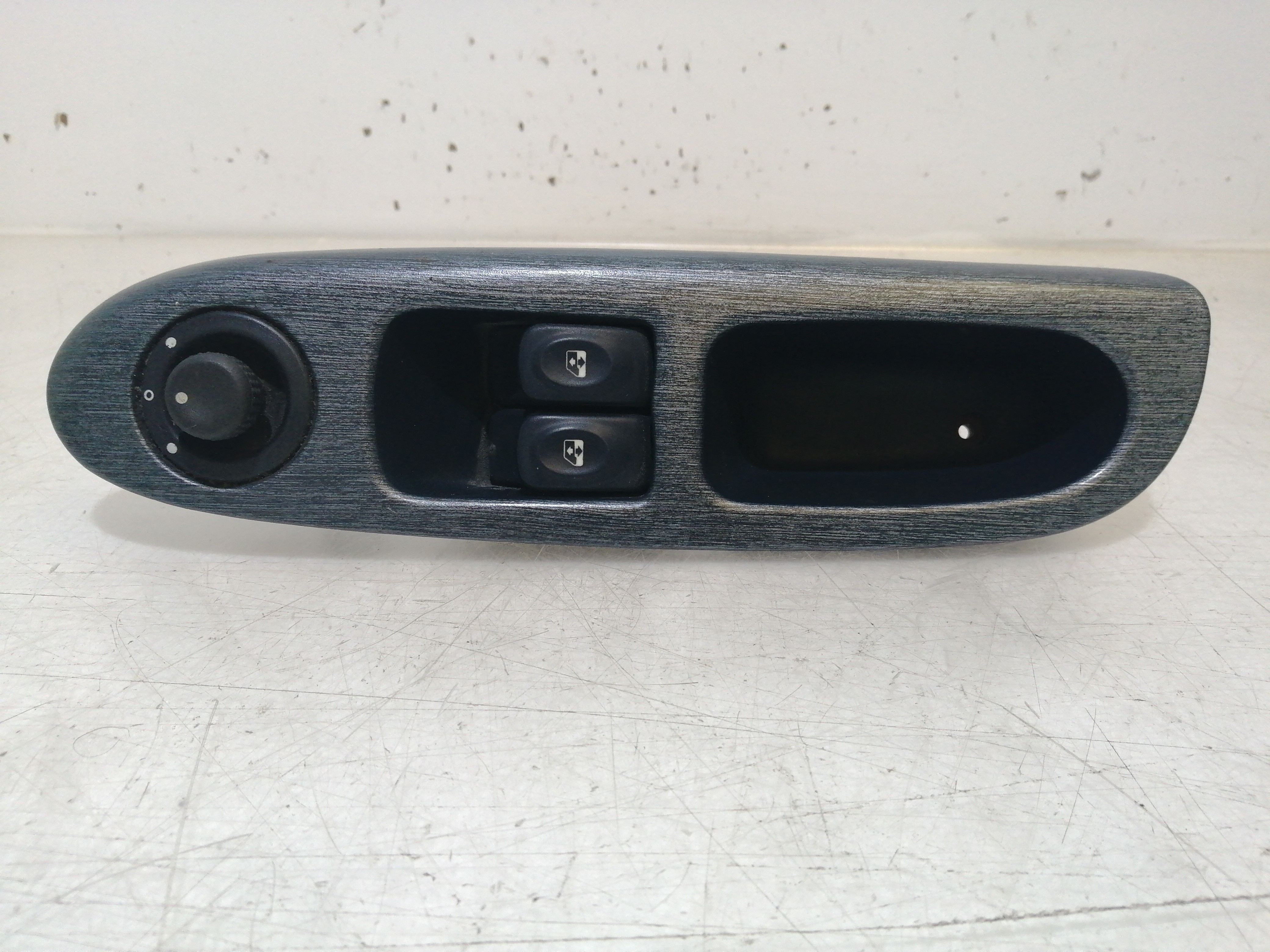 Interruptor Vidros Frente Esquerdo RENAULT CLIO II (BB_, CB_) | 98 - 