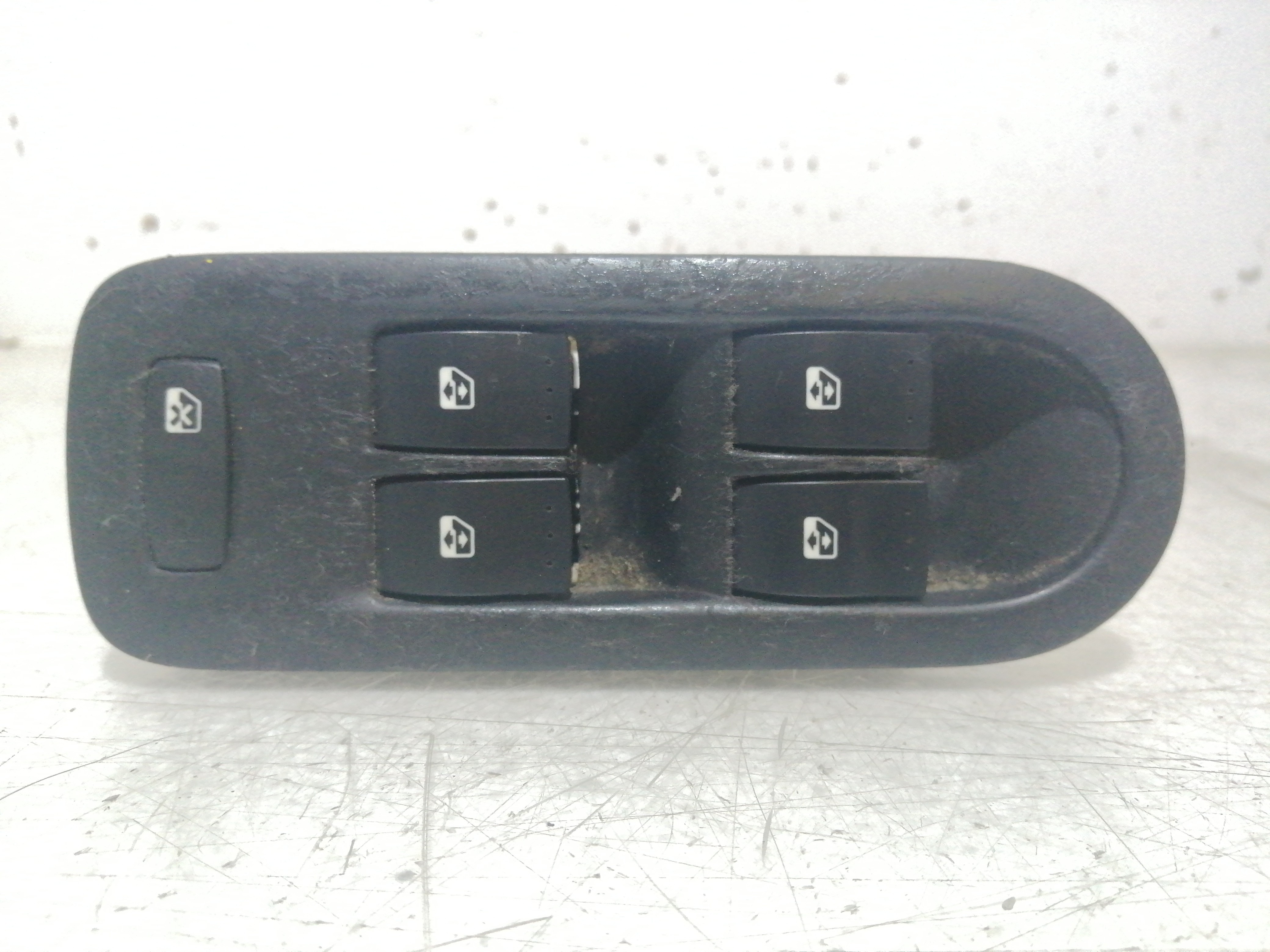 Interruptor Vidros Frente Esquerdo RENAULT MEGANE II (BM0/1_, CM0/1_) | 01 - 12