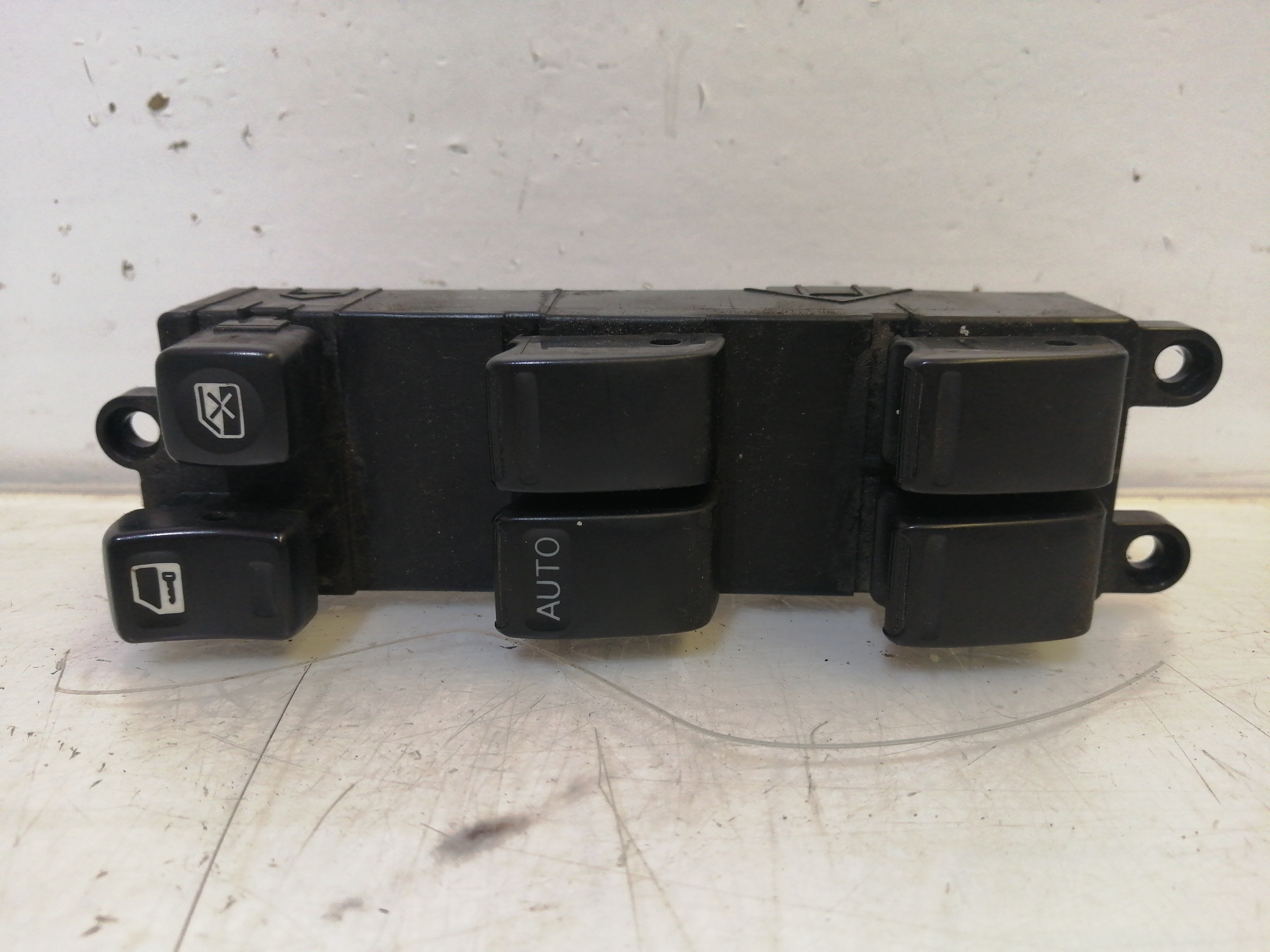 Interruptor Vidros Frente Esquerdo NISSAN ALMERA II (N16) | 00 - 
