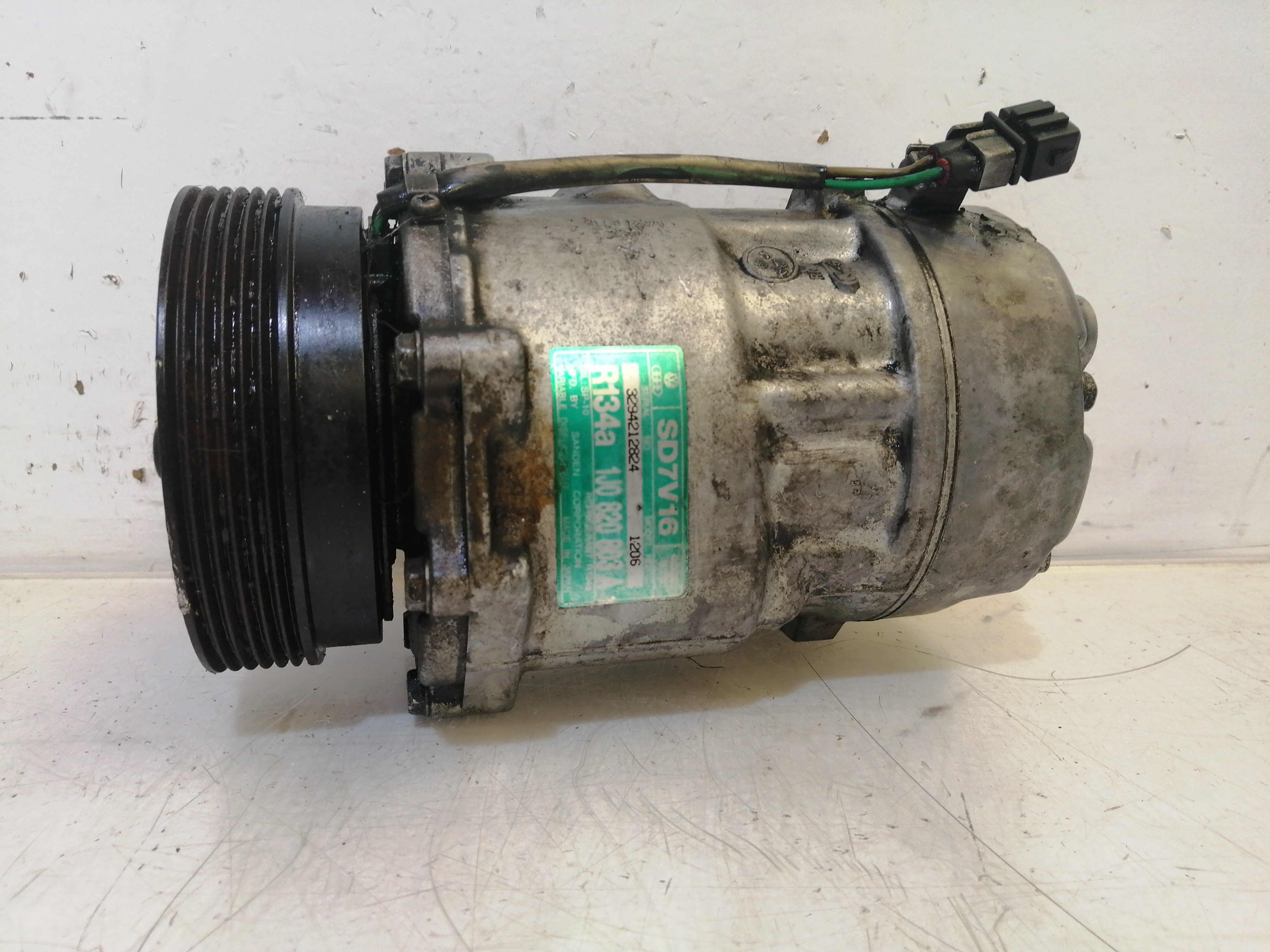 Compressor do Ar Condicionado VOLKSWAGEN GOLF IV (1J1) | 97 - 07 Imagem-1