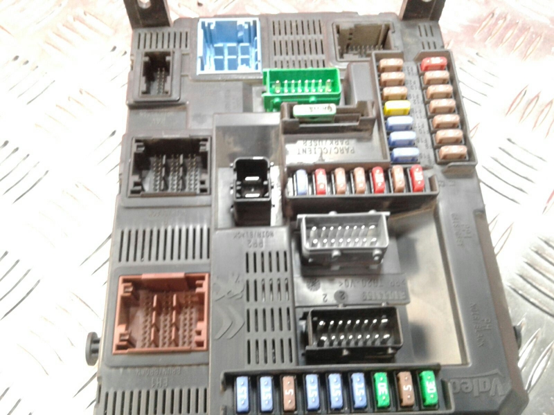 Fuse Box para PEUGEOT 208 I Jesus & Baptista