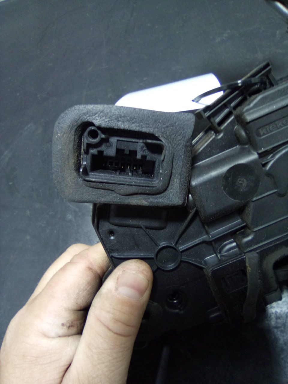 Fecho da Porta Frente Esq VOLKSWAGEN GOLF VI (5K1) | 08 - 14 Imagem-1