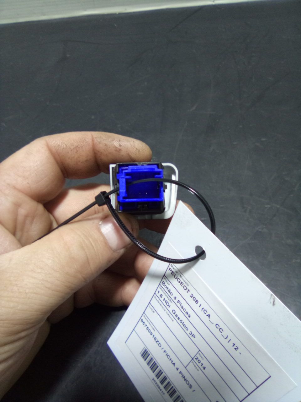 Botão 4 Piscas PEUGEOT 208 I (CA_, CC_) | 12 -  Imagem-1
