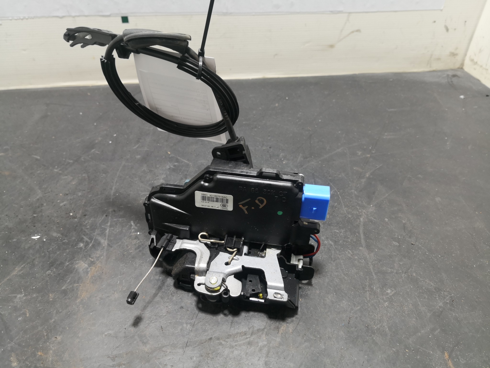 Fecho da Porta Frente Dto VOLKSWAGEN - ID S_88561