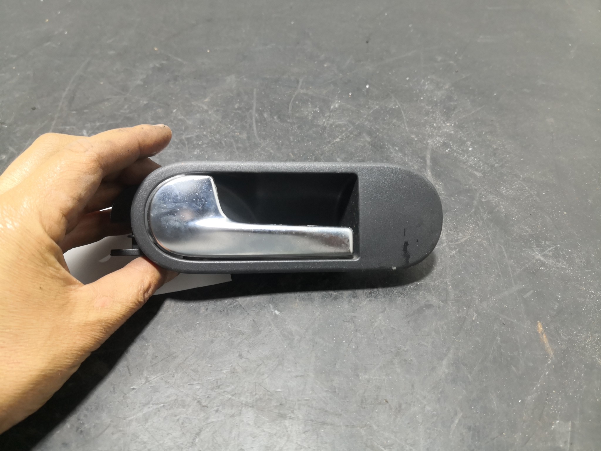 Puxador Interior Trás Esq VOLKSWAGEN - ID S_88579