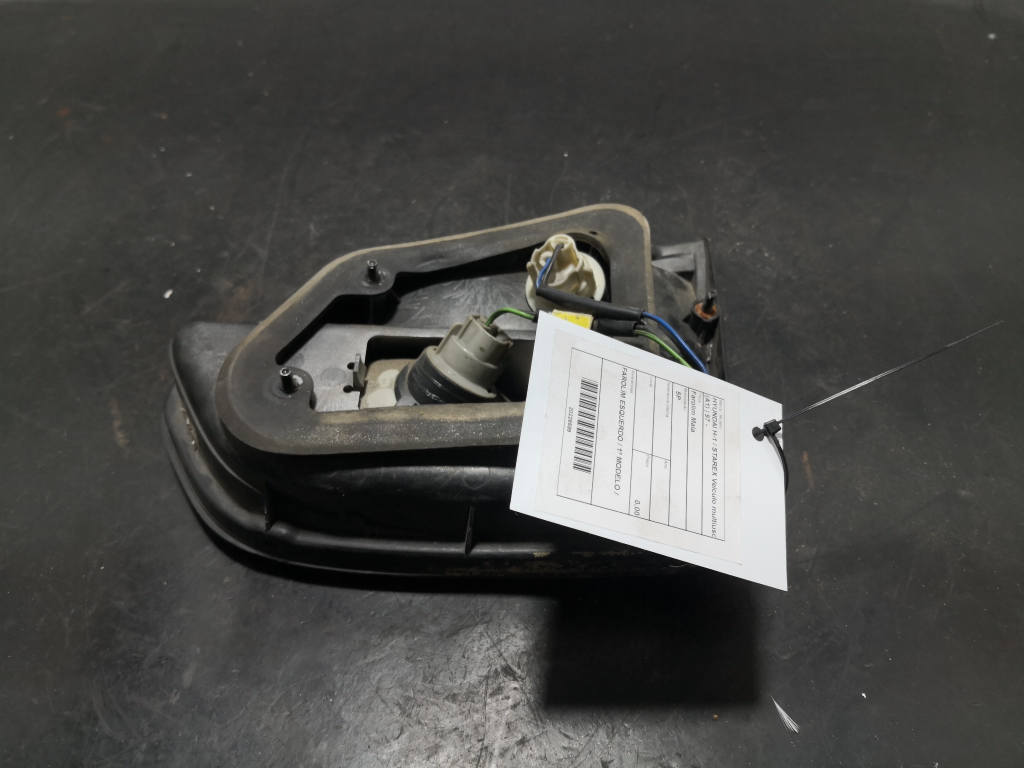 Farolim Mala HYUNDAI H-1 / STAREX Veículo multiuso (A1) | 97 -  Imagem-1