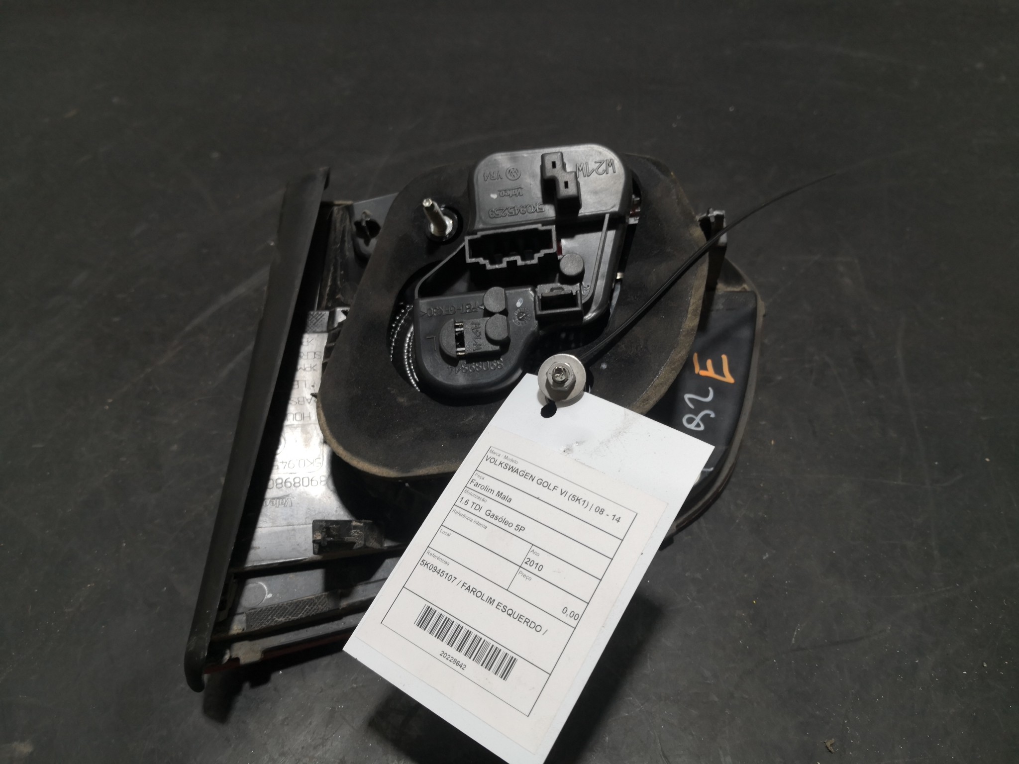 Farolim Mala VOLKSWAGEN GOLF VI (5K1) | 08 - 14 Imagem-2