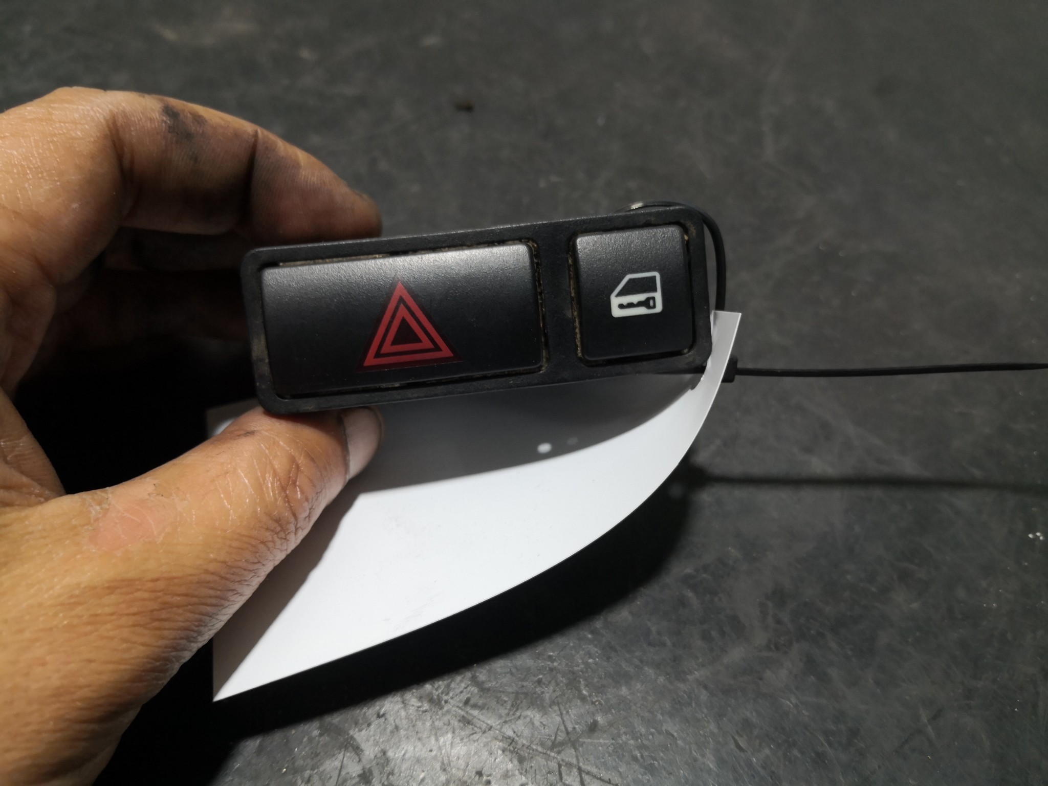 Botão 4 Piscas BMW - ID S_88684