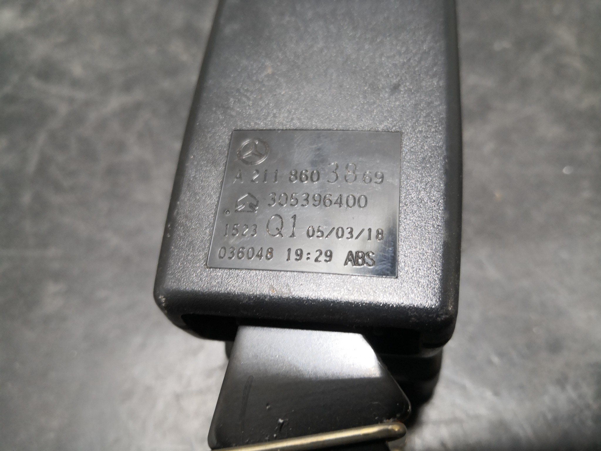 Engate Cinto Trás Dto MERCEDES-BENZ E-CLASS (W211) | 02 - 09 Imagem-1