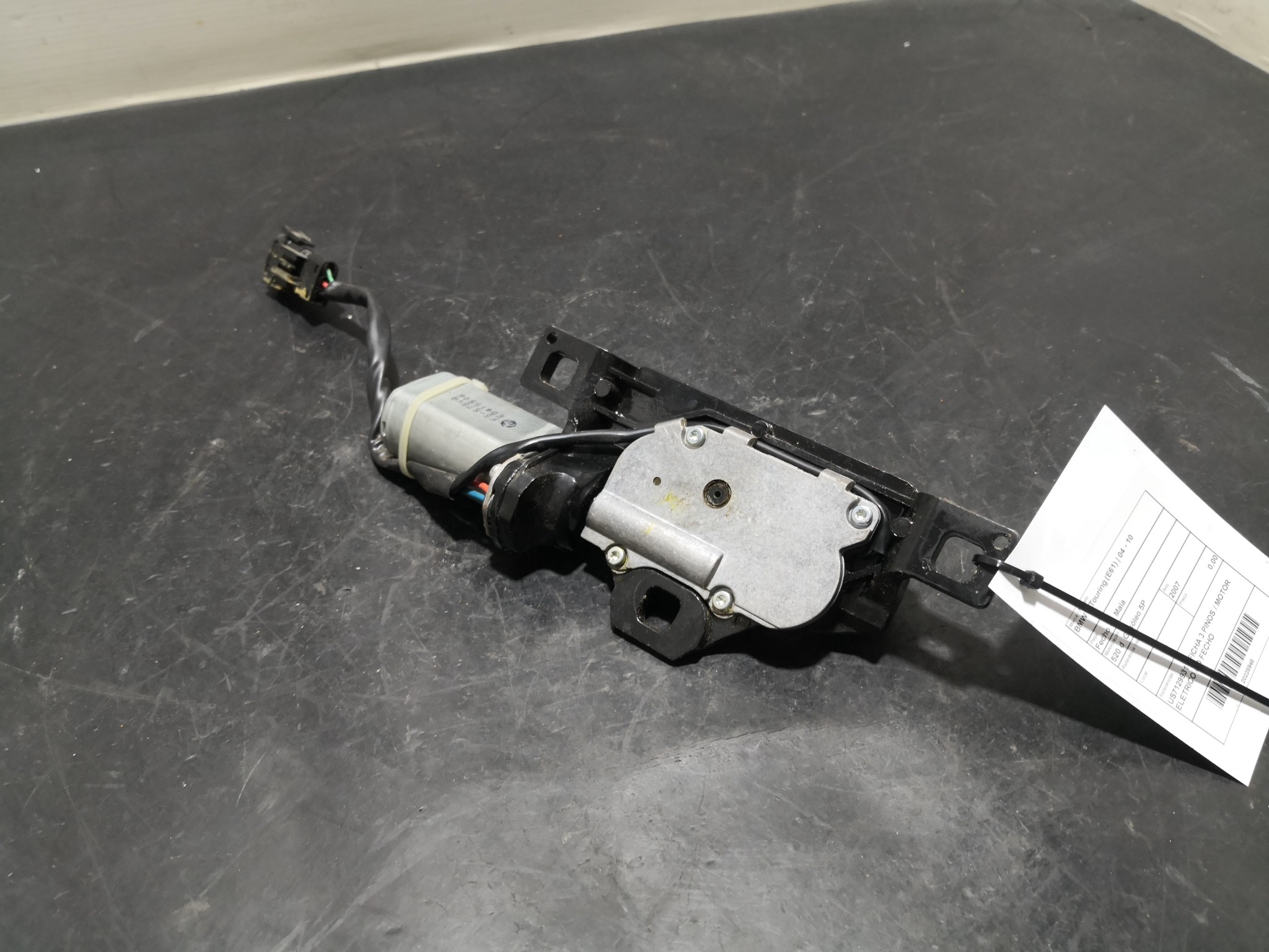 Fecho da Mala BMW - ID S_88947