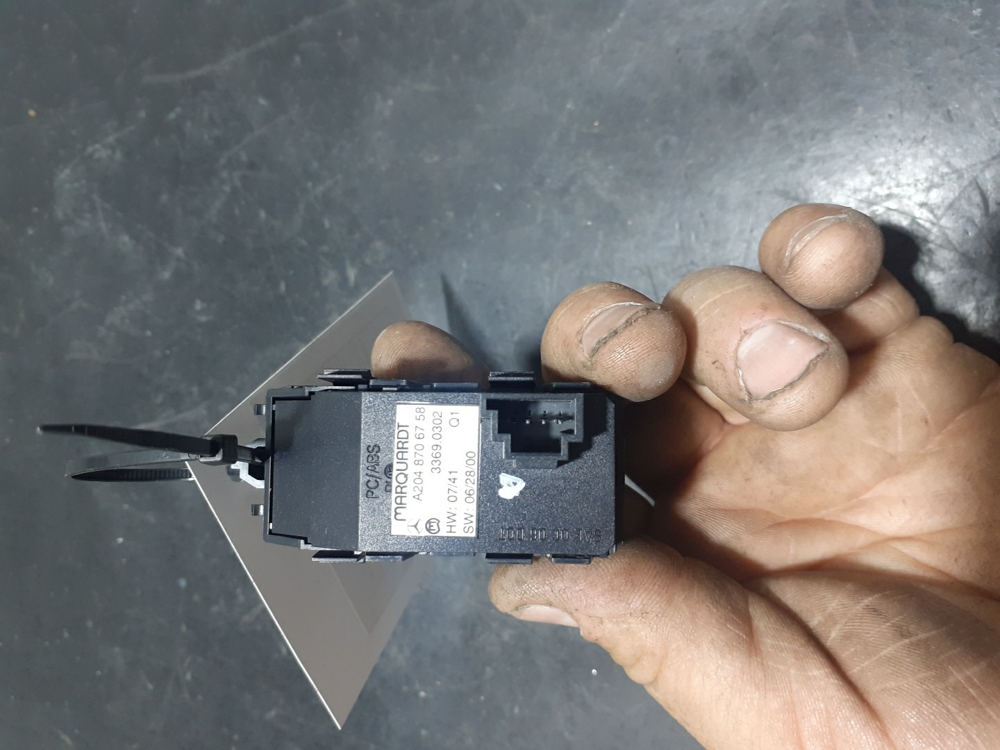 Botão 4 Piscas MERCEDES-BENZ C-CLASS (W204) | 07 - 15 Imagem-1