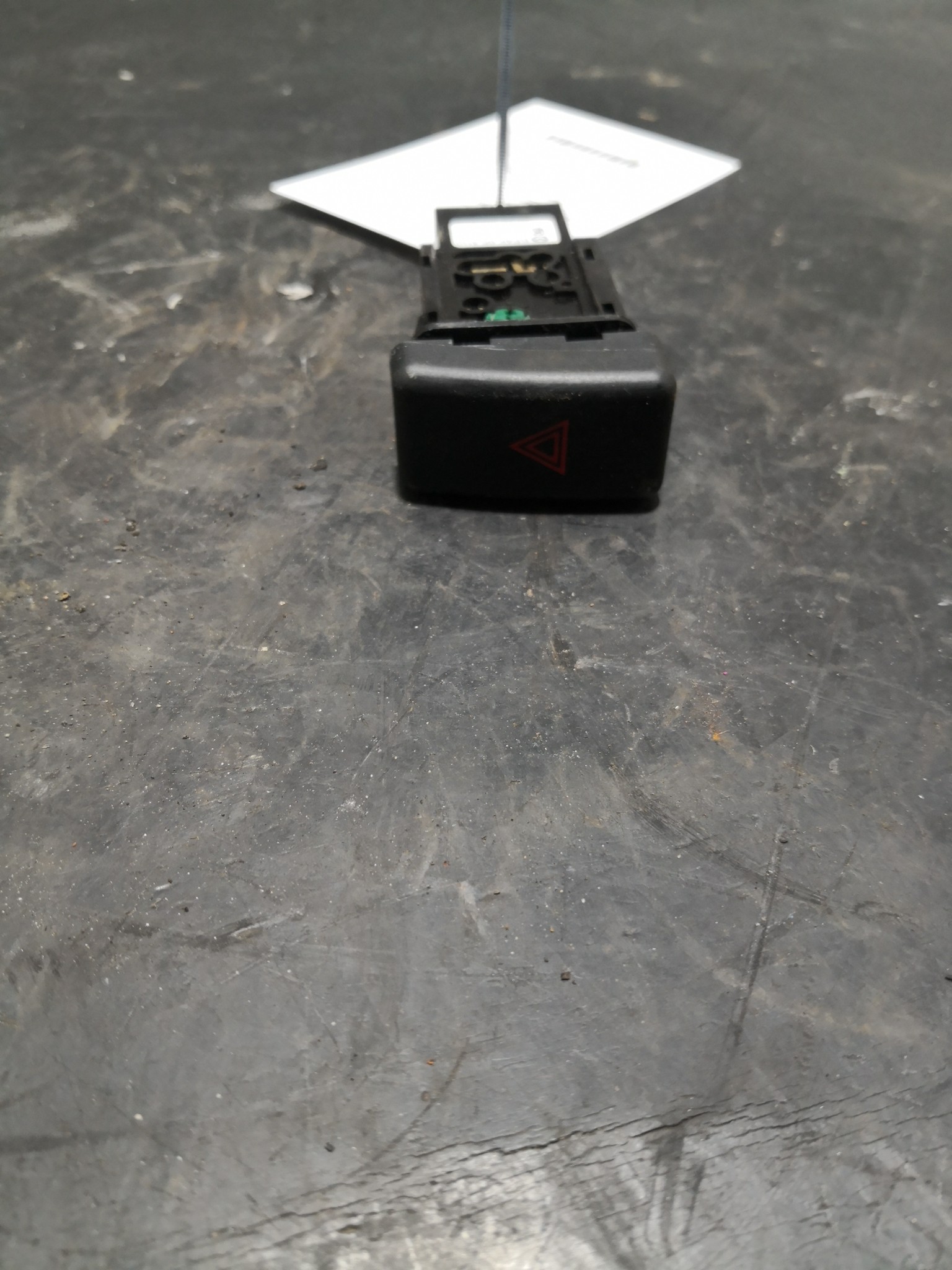 Botão 4 Piscas MAZDA - ID S_89674