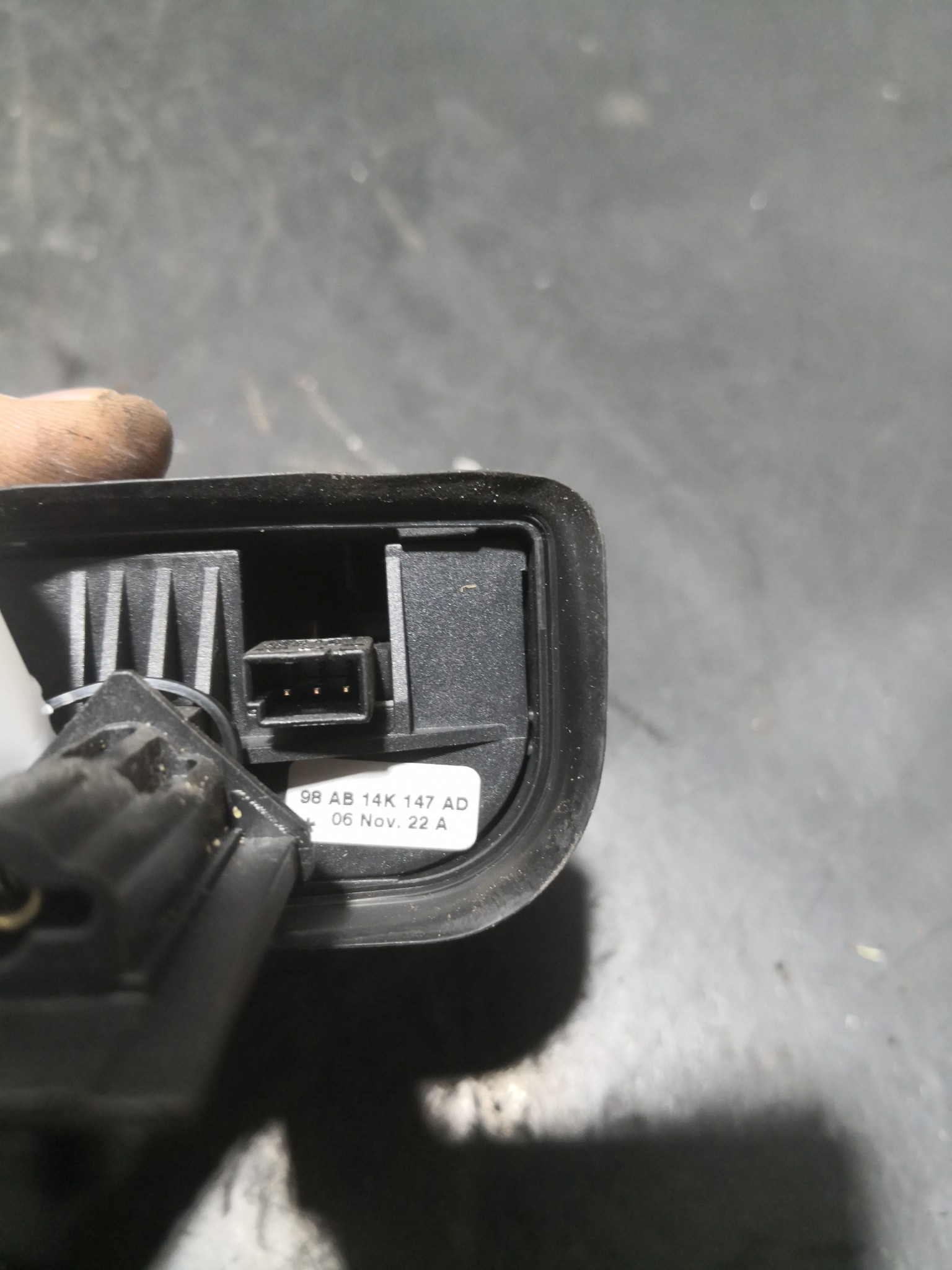 Manipulo Comando Rádio FORD FIESTA V (JH_, JD_) | 01 - 14 Imagem-1