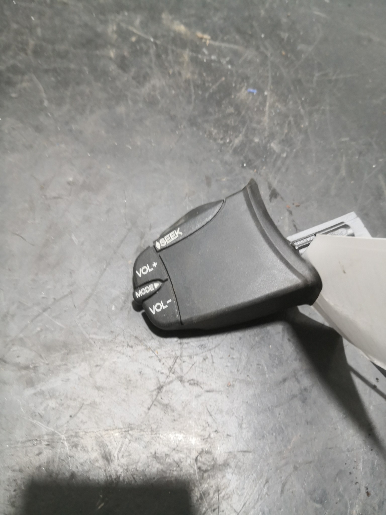 Manipulo Comando Rádio FORD FIESTA V (JH_, JD_) | 01 - 14 Imagem-2