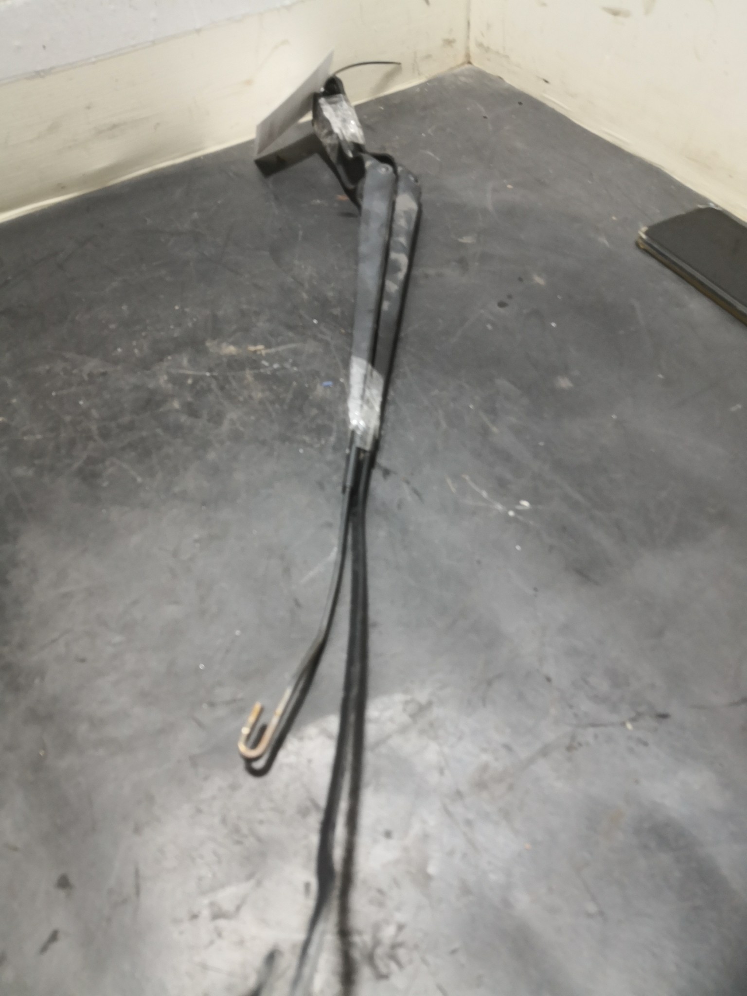 Hastes Limpa Vidros da Frente FORD - ID S_89870