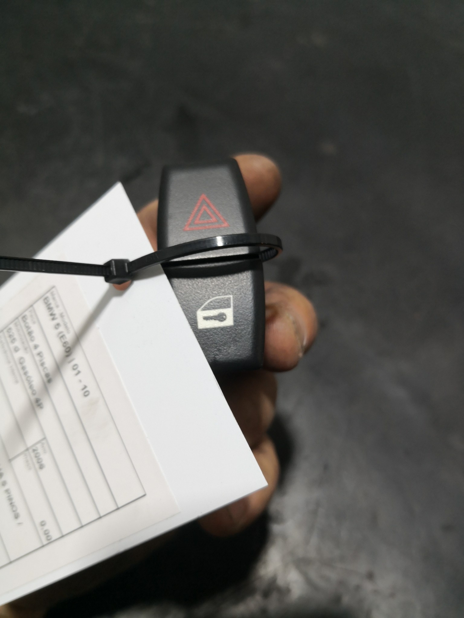 Botão 4 Piscas BMW 5 (E60) | 01 - 10 Imagem-1