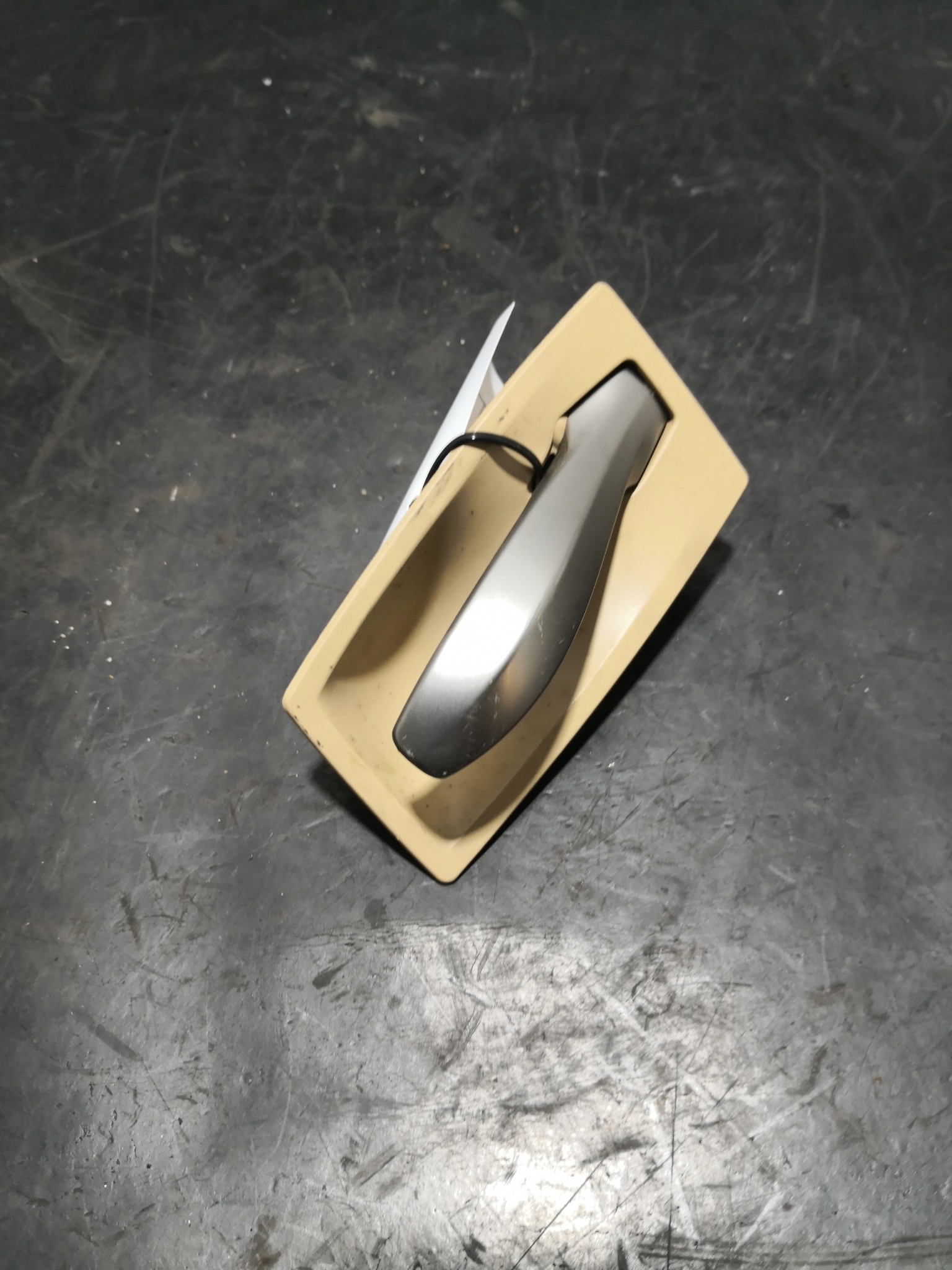 Puxador Interior Trás Esq BMW 5 (E60) | 01 - 10 Imagem-1