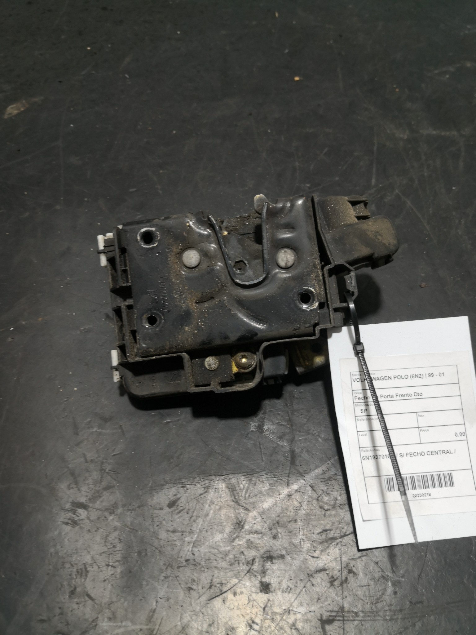 Fecho da Porta Frente Dto VOLKSWAGEN POLO (6N2) | 99 - 01 Imagem-1