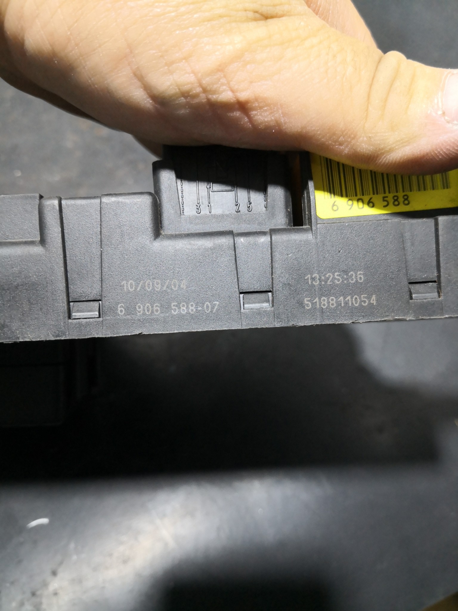 Caixa dos Fusíveis BMW 5 (E60) | 01 - 10 Imagem-1