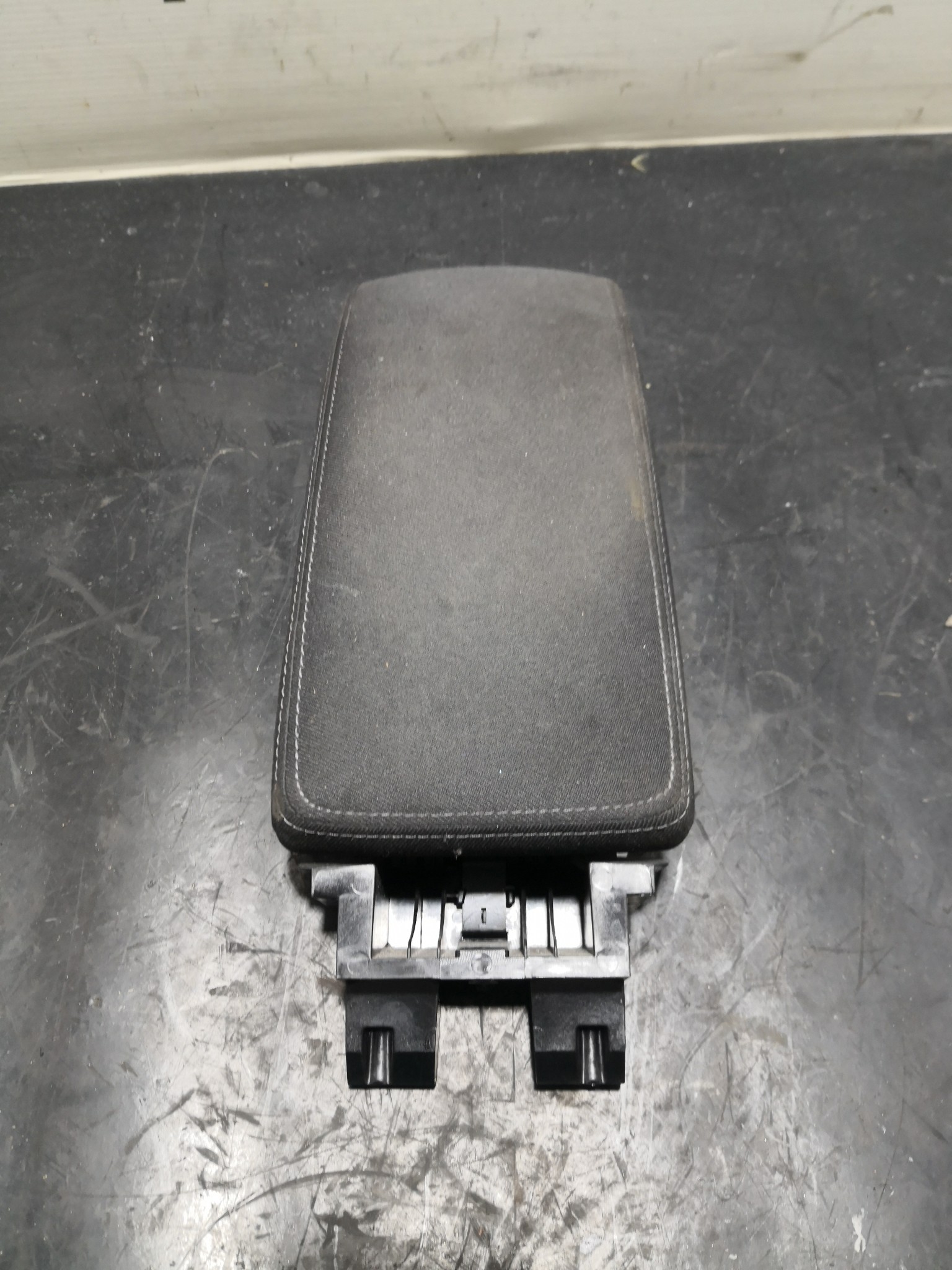 Apoio de Braço RENAULT MEGANE III Hatchback (BZ0/1_) | 08 -  Imagem-1